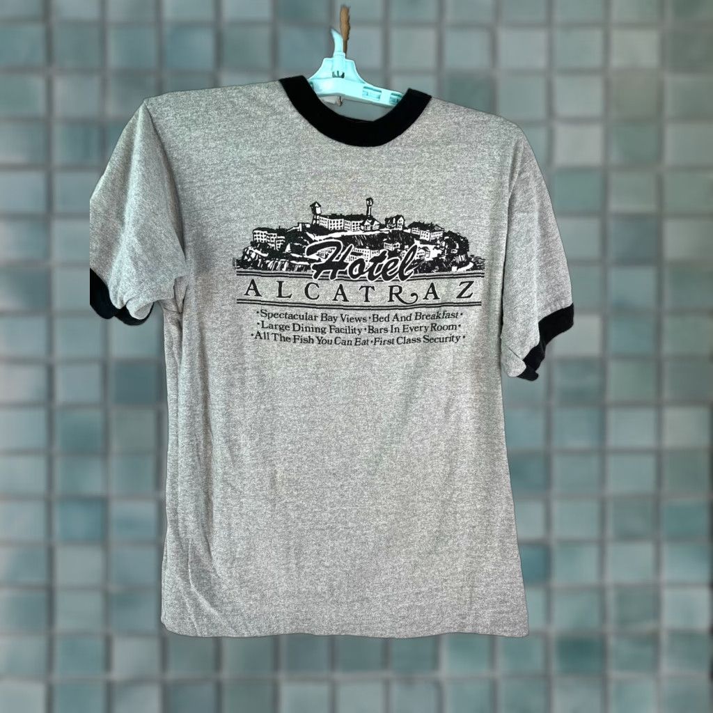 Vintage VTG Screen Stars T-Shirt Mens Graphic Gray Size L Alcatraz Logo Crew Neck Short Sleeve Cotton Blend Size US L / EU 52-54 / 3 - 1 Thumbnail