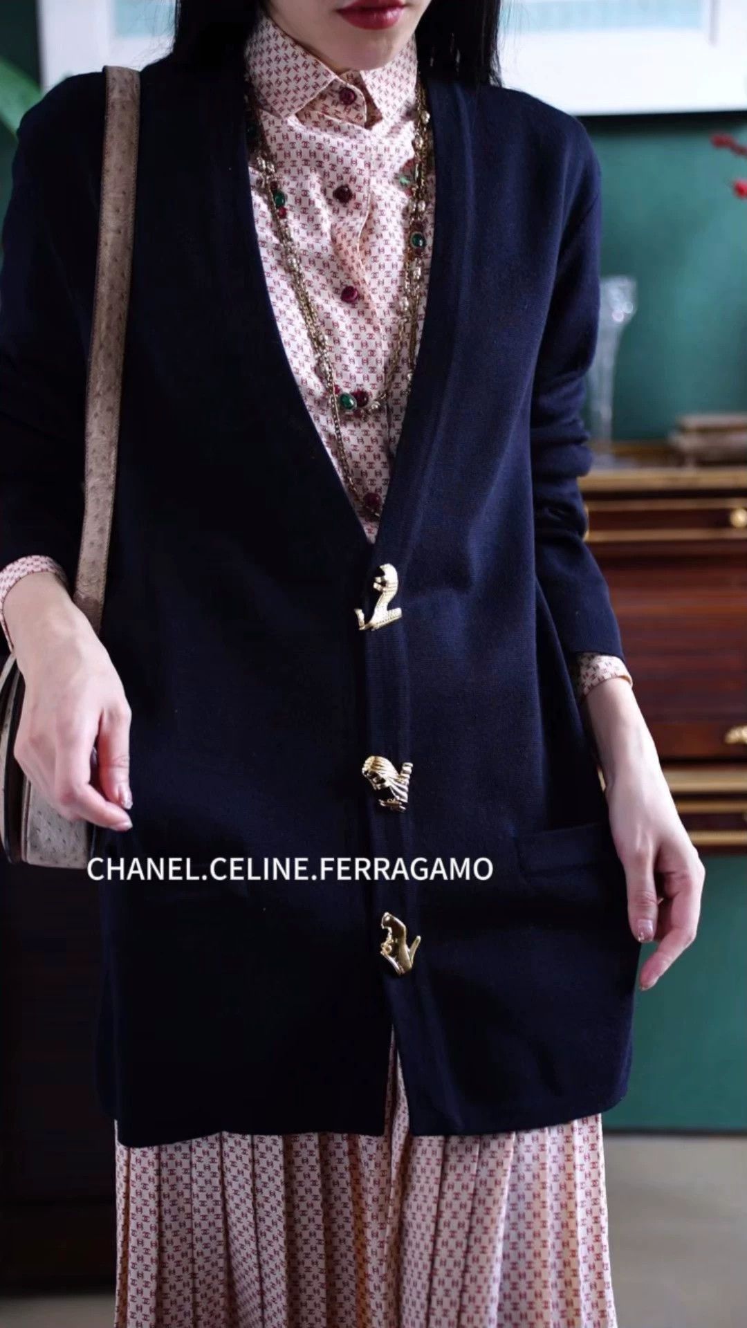Salvatore Ferragamo Ferragamo Vintage Wool V-Neck Sweater w/ Heel Cufflinks Size S / US 4 / IT 40 - 1 Thumbnail