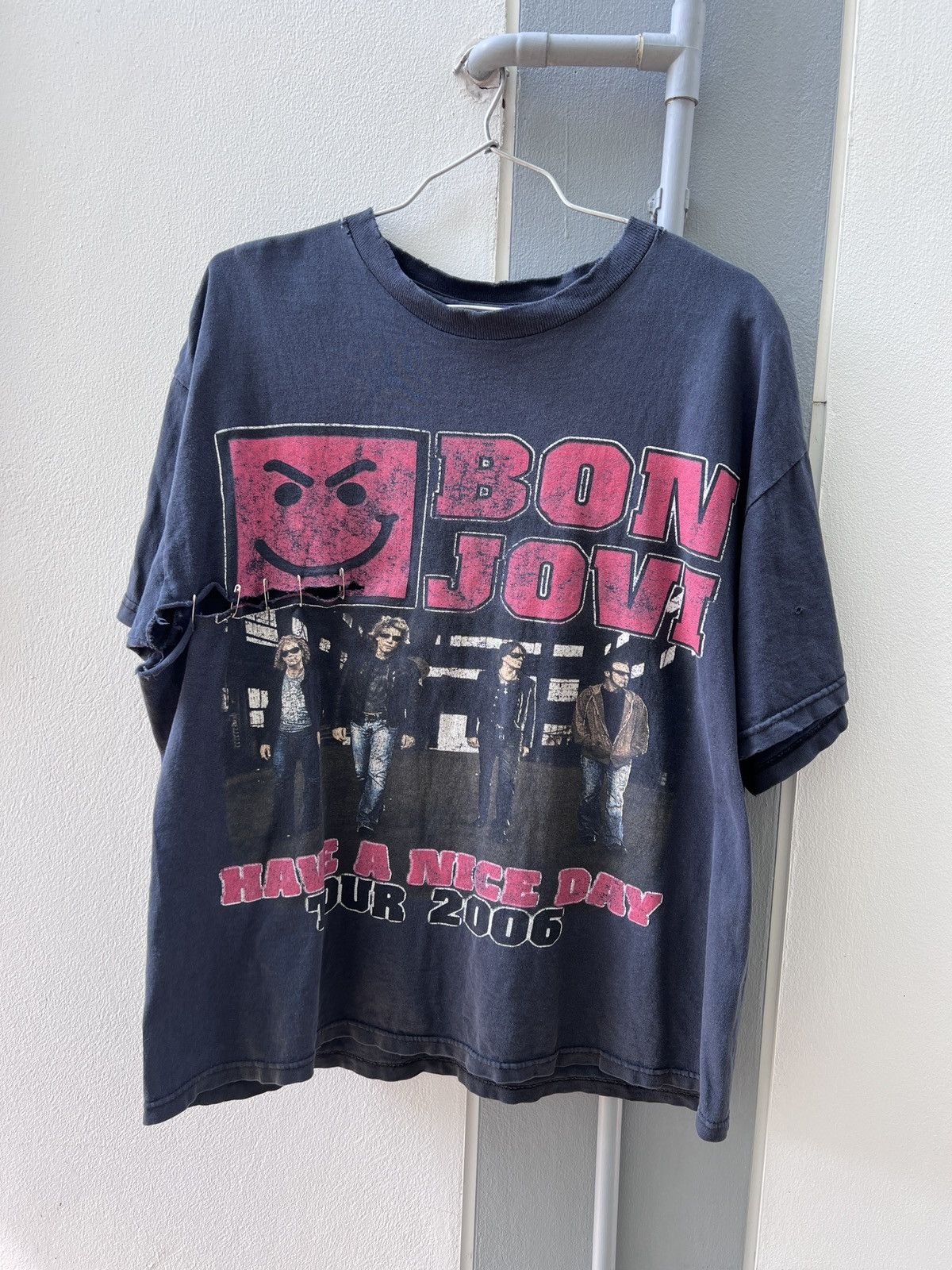 Band Tees Vintage Y2K Bon Jovi Tour Tee Distressed Thrashed Faded Size US L / EU 52-54 / 3 - 1 Thumbnail