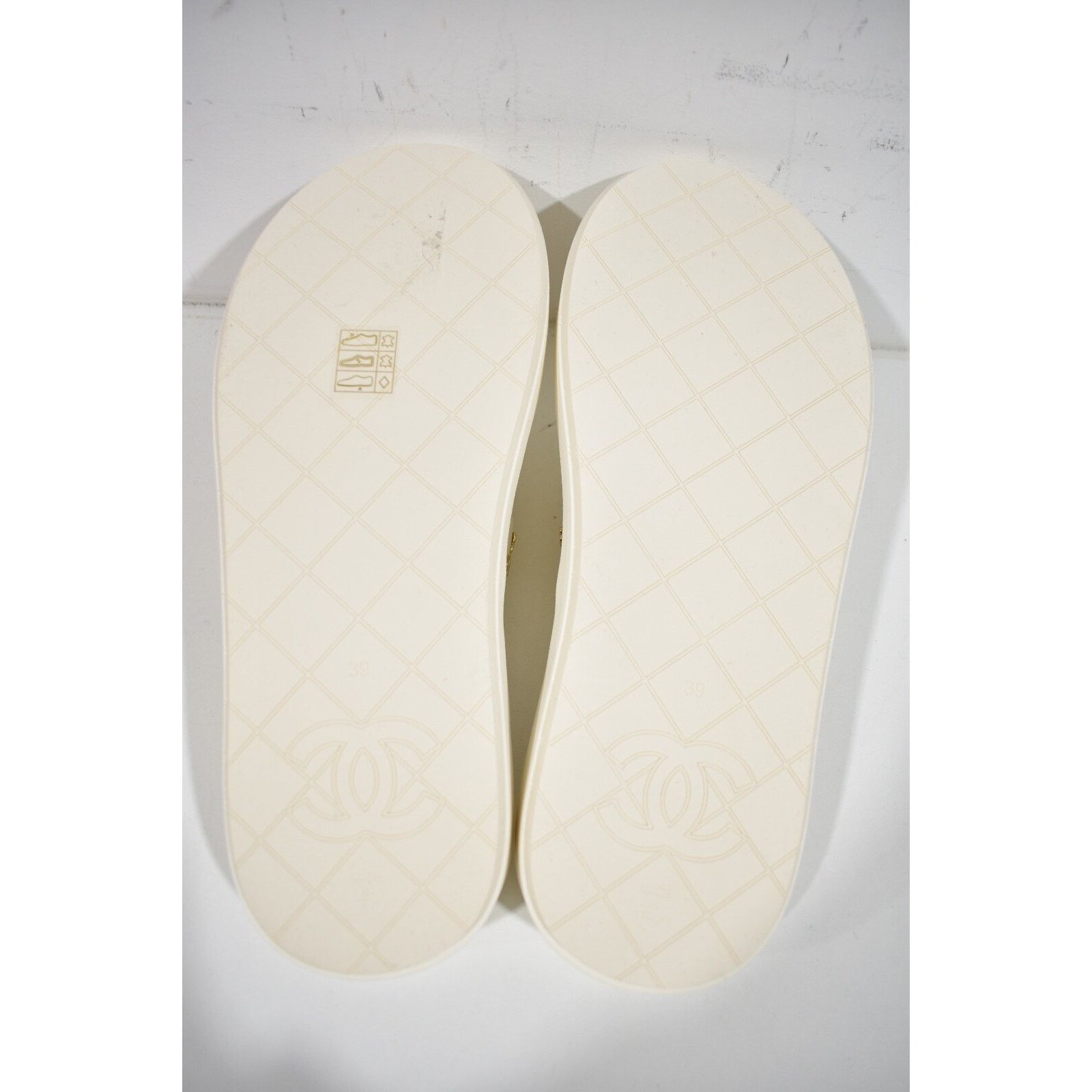 Chanel Chanel 23P White Quilted Charms Padded Pool Thong Logo Size US 9 / IT 39 - 12 Thumbnail