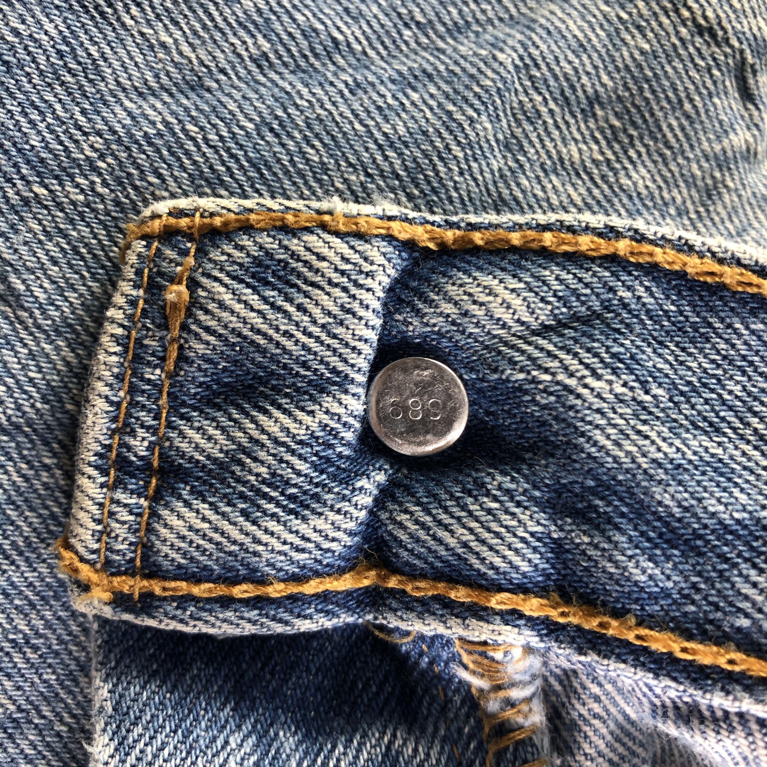 Levi's Vintage Levis 501 Jeans Medium Wash Denim KJ3120 Size US 32 / EU 48 - 8 Thumbnail