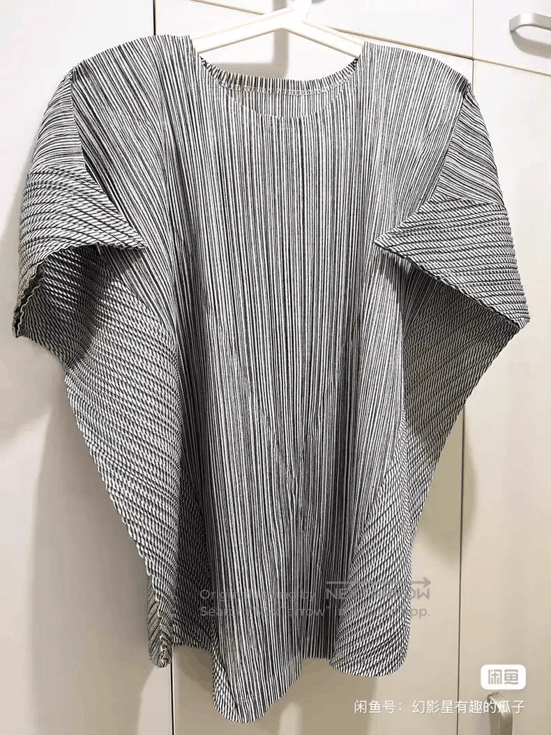 Issey Miyake Issey Miyake Light Grey Flutter Sleeve Top Size L / US 10 / IT 46 - 1 Thumbnail