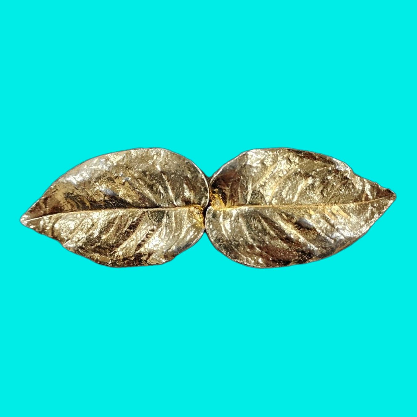 Vintage VINTAGE Mimi di N Leaf Cluster Belt Buckle Interlocking Gold Women 1970s Belt Buckle Gold Leaf Cluster Interlocking Mimi di N Womens Vintage 1970s Size ONE SIZE - 1 Thumbnail