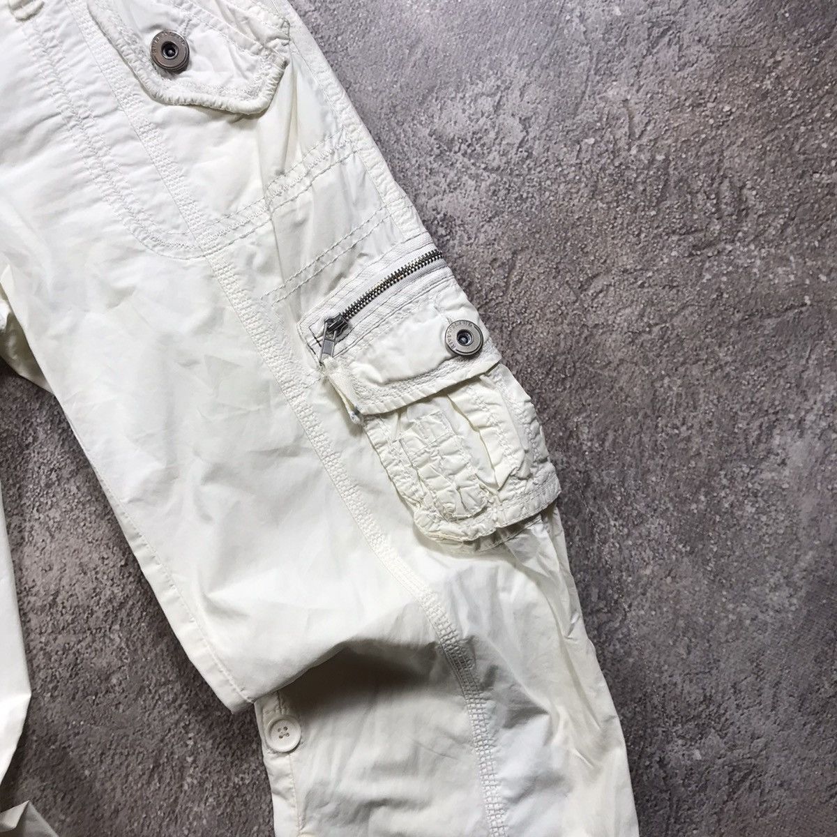 Vintage Vintage Y2K Baggy Cargo Pants Distressed Streetwear Cream 28 Size 28" / US 6 / IT 42 - 4 Thumbnail