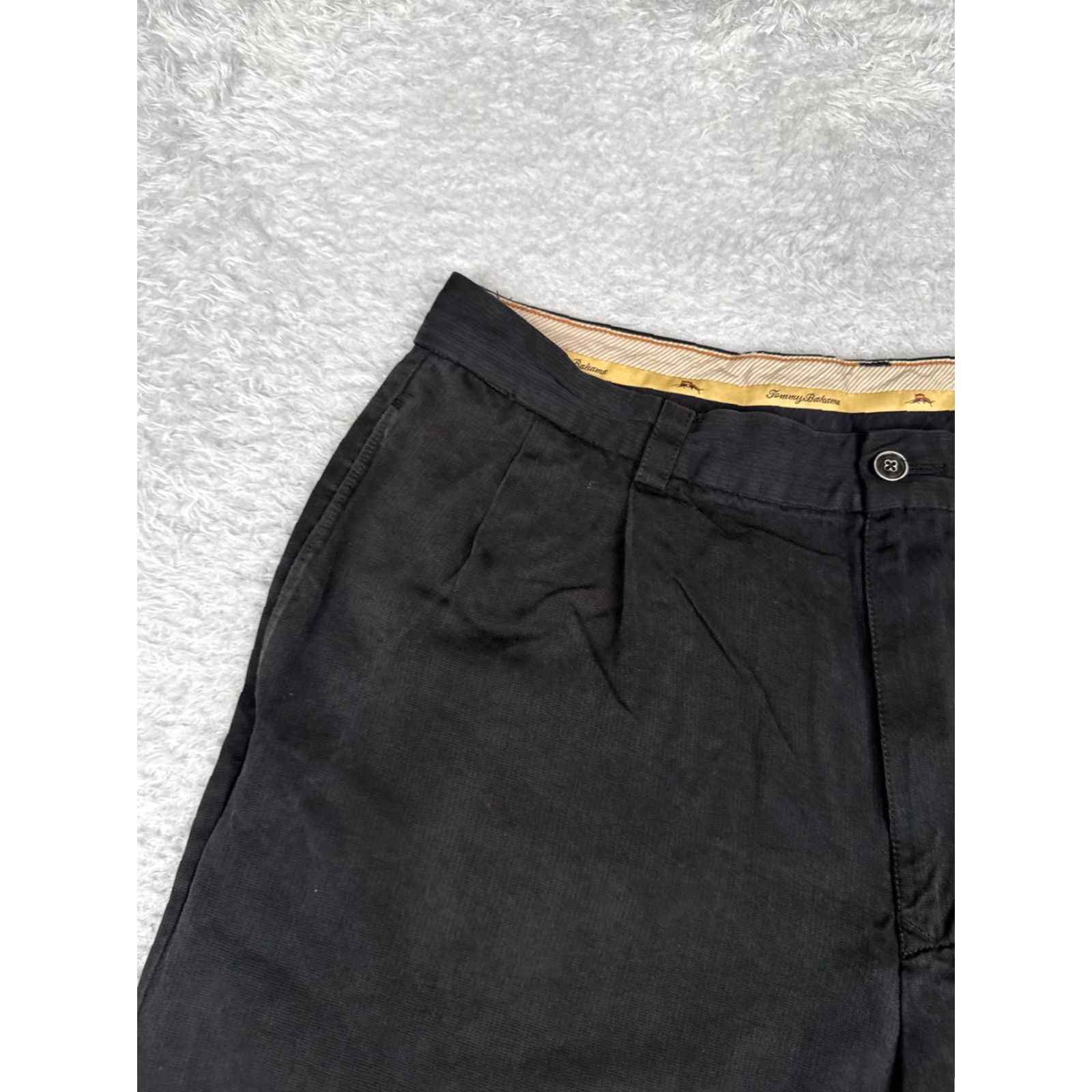 Tommy Bahama Tommy Bahama Shorts Mens 33x9 Chino Silk Black Pleated Casual Golf Resort Vacation 90s Mens Size US 33 - 4 Thumbnail