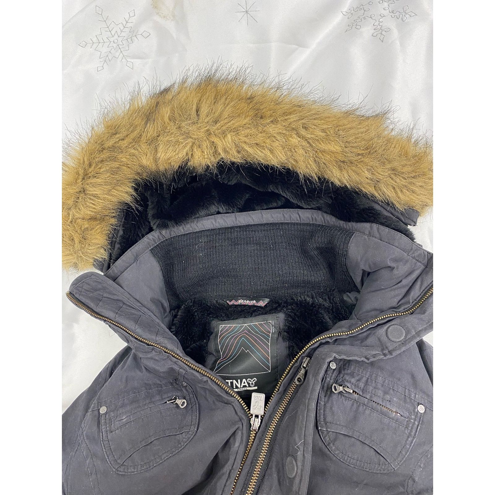 Aritzia Aritzia TNA verbier Parka size Small Black Size S / US 4 / IT 40 - 6 Thumbnail