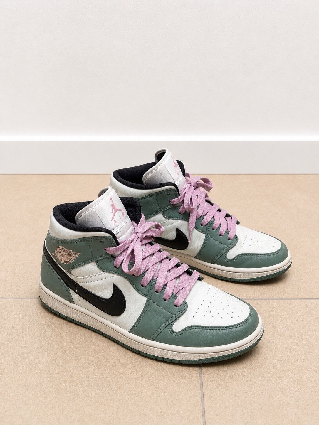 Nike Jordan 1 Low Size US 11 / EU 44 - 1 Thumbnail
