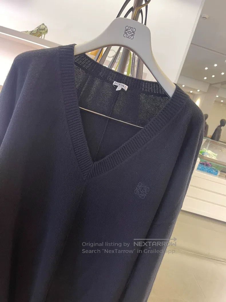 Loewe Loewe Asymmetrical V-Neck Cashmere Sweater, Loose Fit Size S / US 4 / IT 40 - 5 Thumbnail