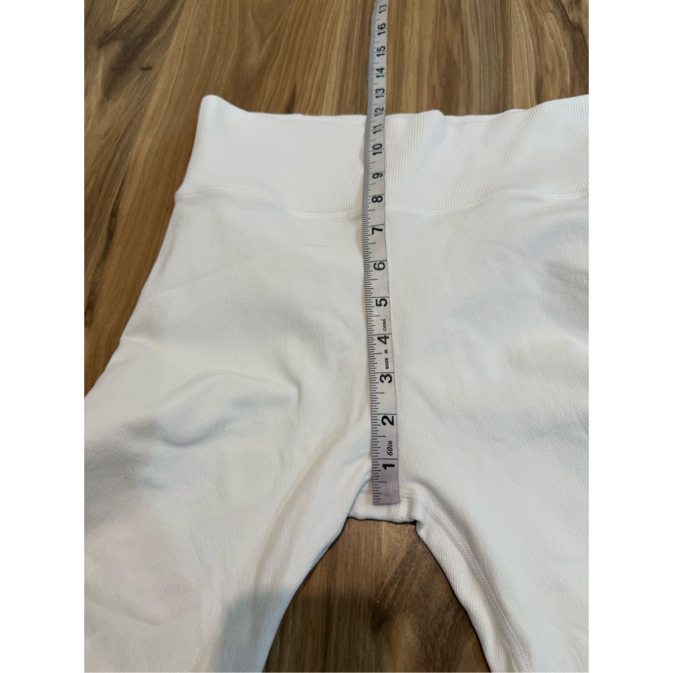 Other Offline by Aerie white textured leggings sz Medium Size 28" / US 6 / IT 42 - 8 Thumbnail