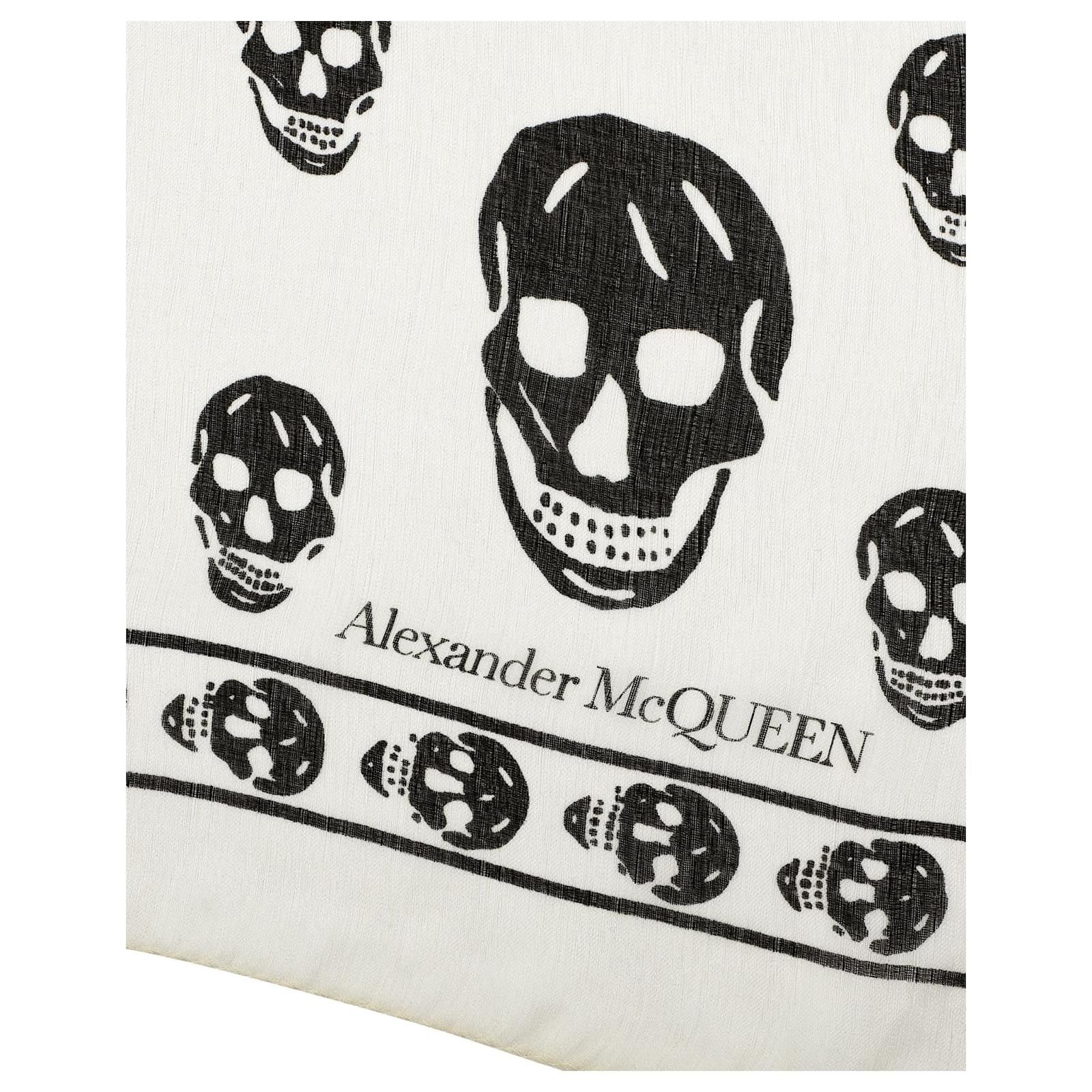 Alexander McQueen o1y0325 Size: OS / Scarve in White & Black Size ONE SIZE - 2 Thumbnail