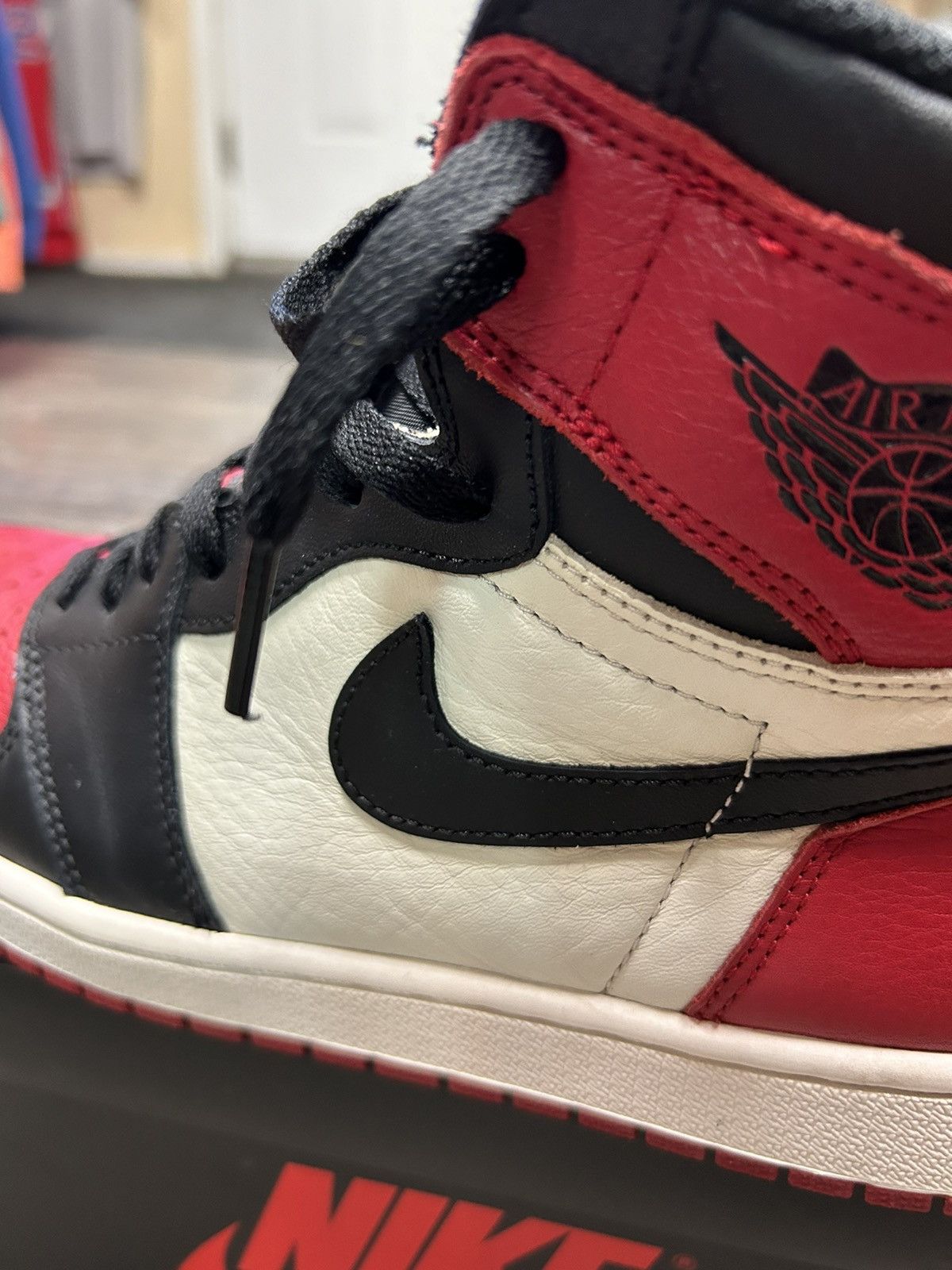 Jordan Brand × Nike Air Jordan 1 Retro High OG Sneakers Size US 10.5 / EU 43-44 - 2 Thumbnail
