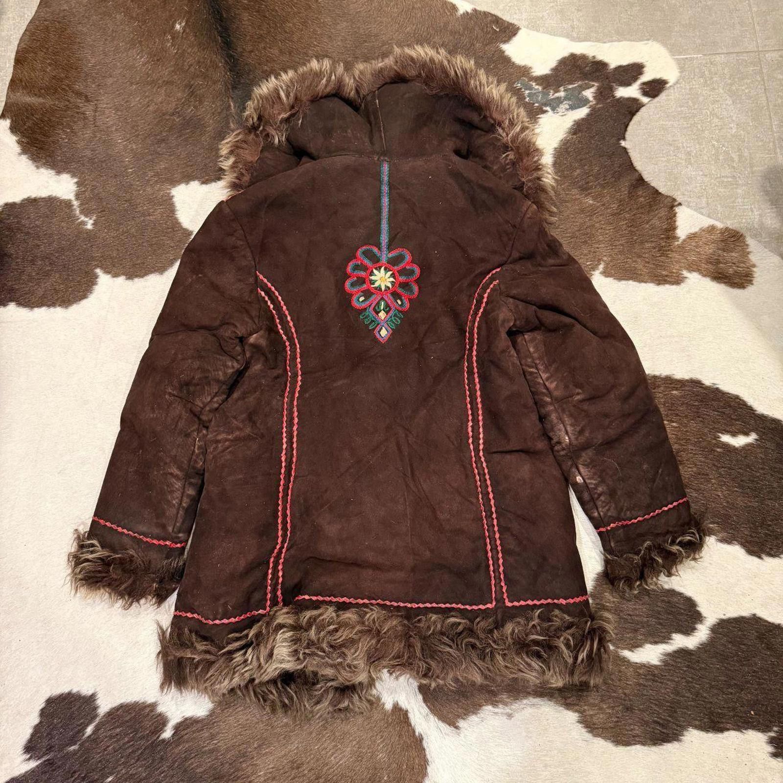 The Unbranded Brand Vintage 70s Brown Suede Embroidered Afghan Coat Size S / US 4 / IT 40 - 3 Thumbnail
