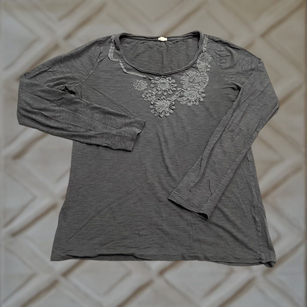 J.Crew VINTAGE J.Crew Floral Applique Long Sleeve Blouse Women Medium Gray Knit All Seasons Casual Size M / US 6-8 / IT 42-44 - 1 Thumbnail