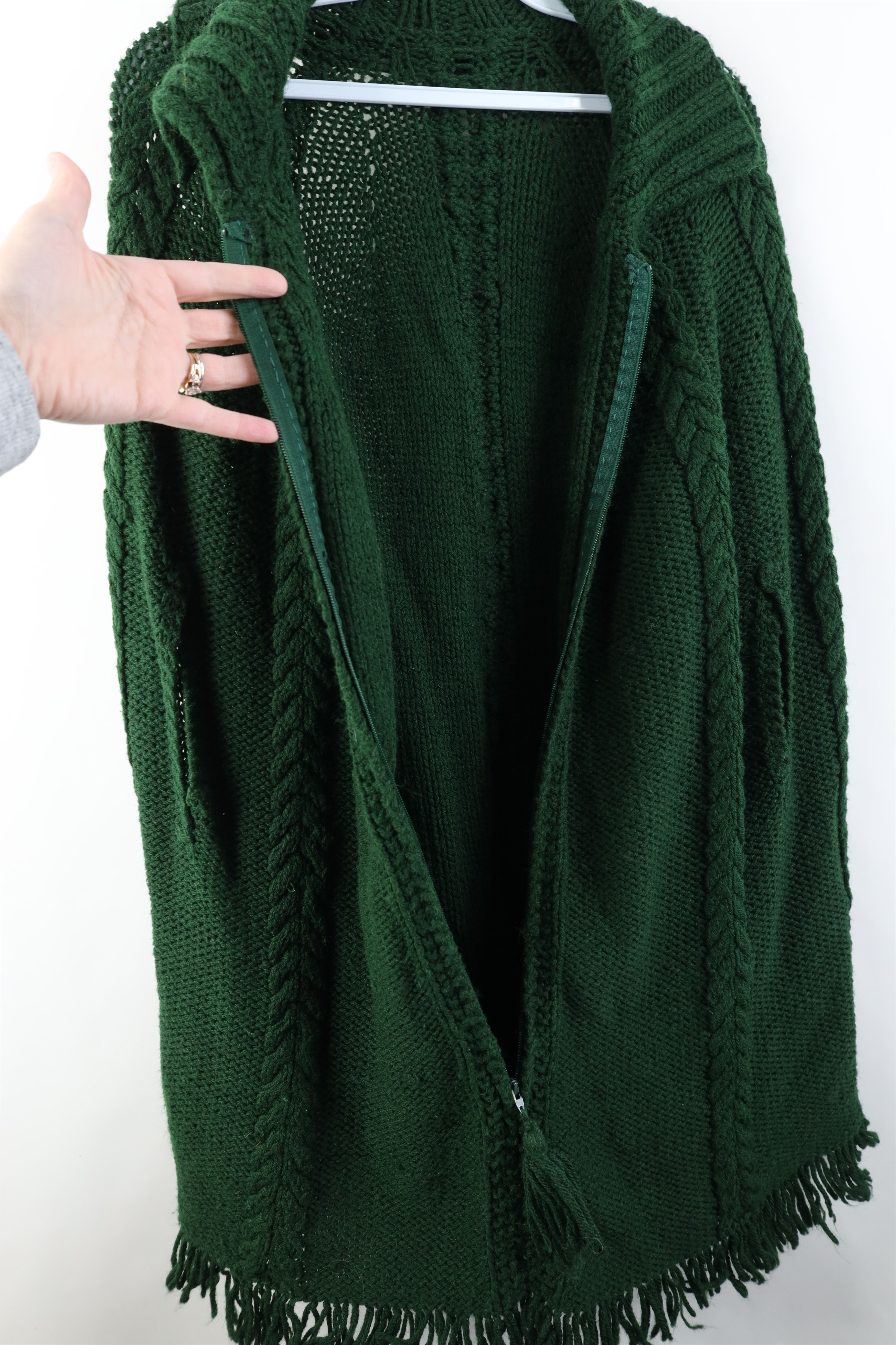 Vintage Vintage 50s 60s Boho Chic Cable Fringed Sweater Cape Green Size ONE SIZE - 8 Thumbnail