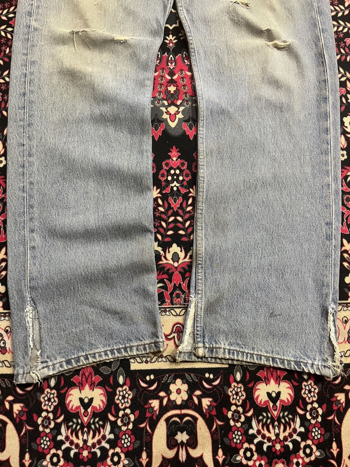 Levi's Vintage 90s Levi’s 501 Buttonfly Light Blue Washed Rip Jeans Size US 36 / EU 52 - 13 Thumbnail