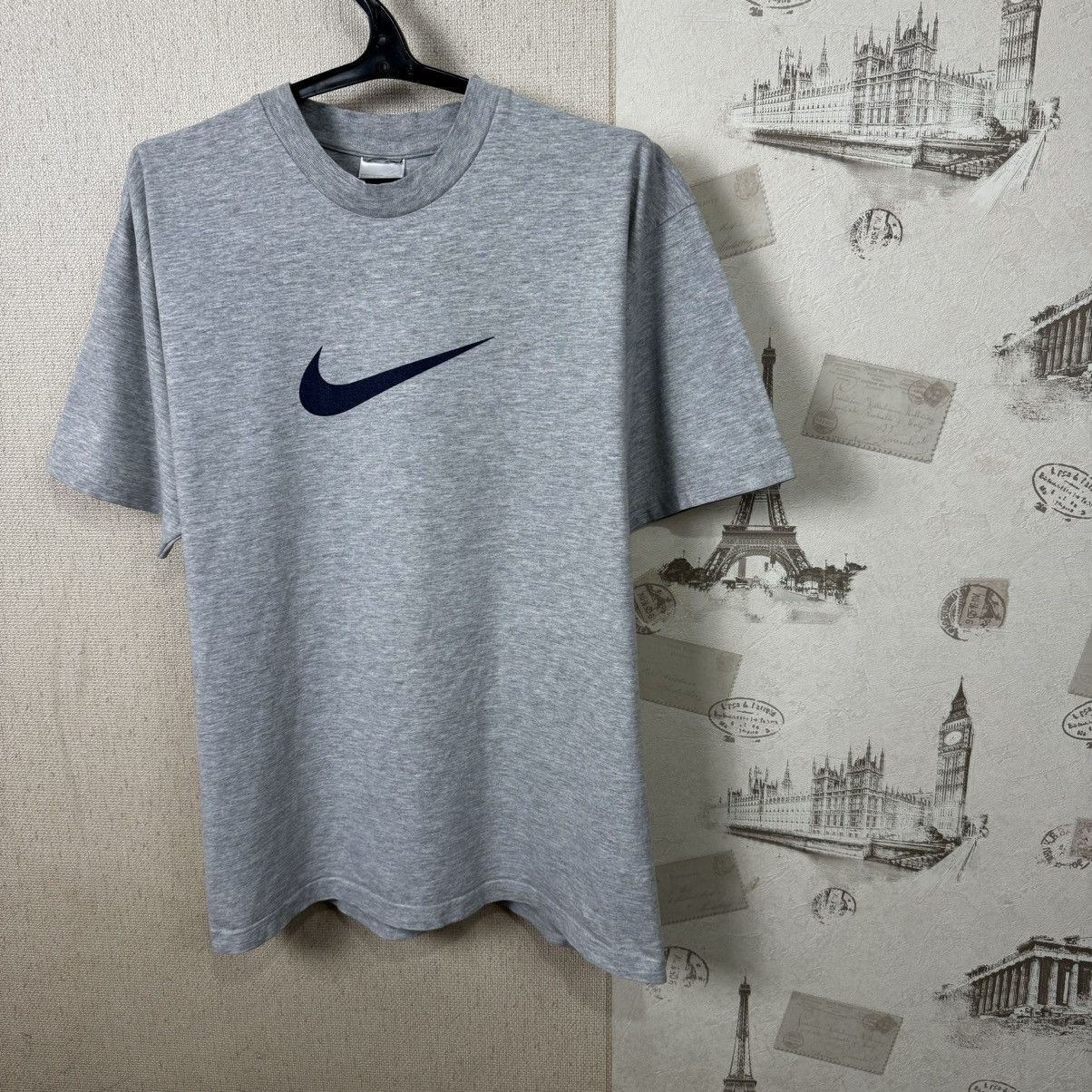 Nike × Vintage Vintage Nike 90s T shirt Centre Logo Gray XL Streetwear Size US XL / EU 56 / 4 - 4 Thumbnail
