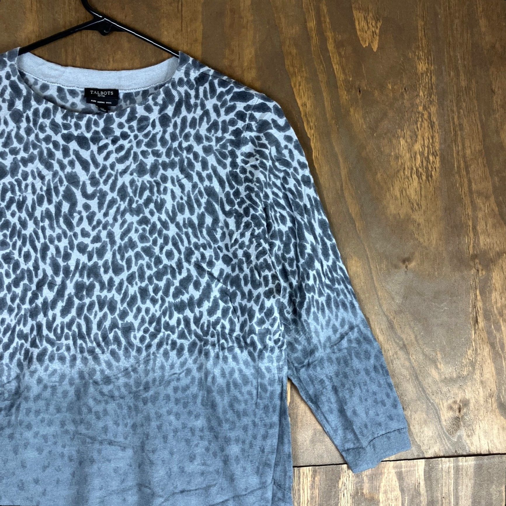 Talbots VINTAGE Talbots Womens Sweater Gray Leopard Print Petite 3/4 Sleeve 100% Merino Wool PL Size L / US 10 / IT 46 - 5 Thumbnail