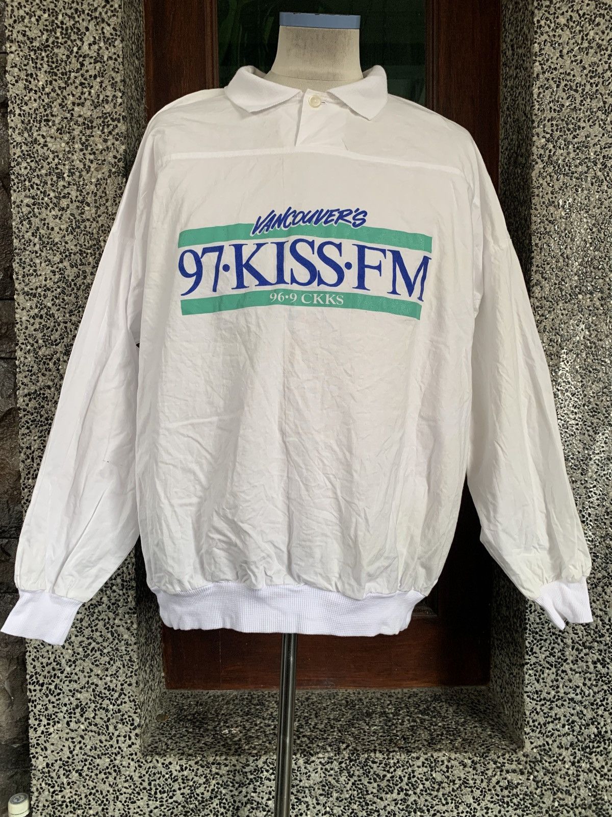 Vintage Vintage 90s Vancouver’s Kiss FM Sweatshirt Size US L / EU 52-54 / 3 - 1 Thumbnail