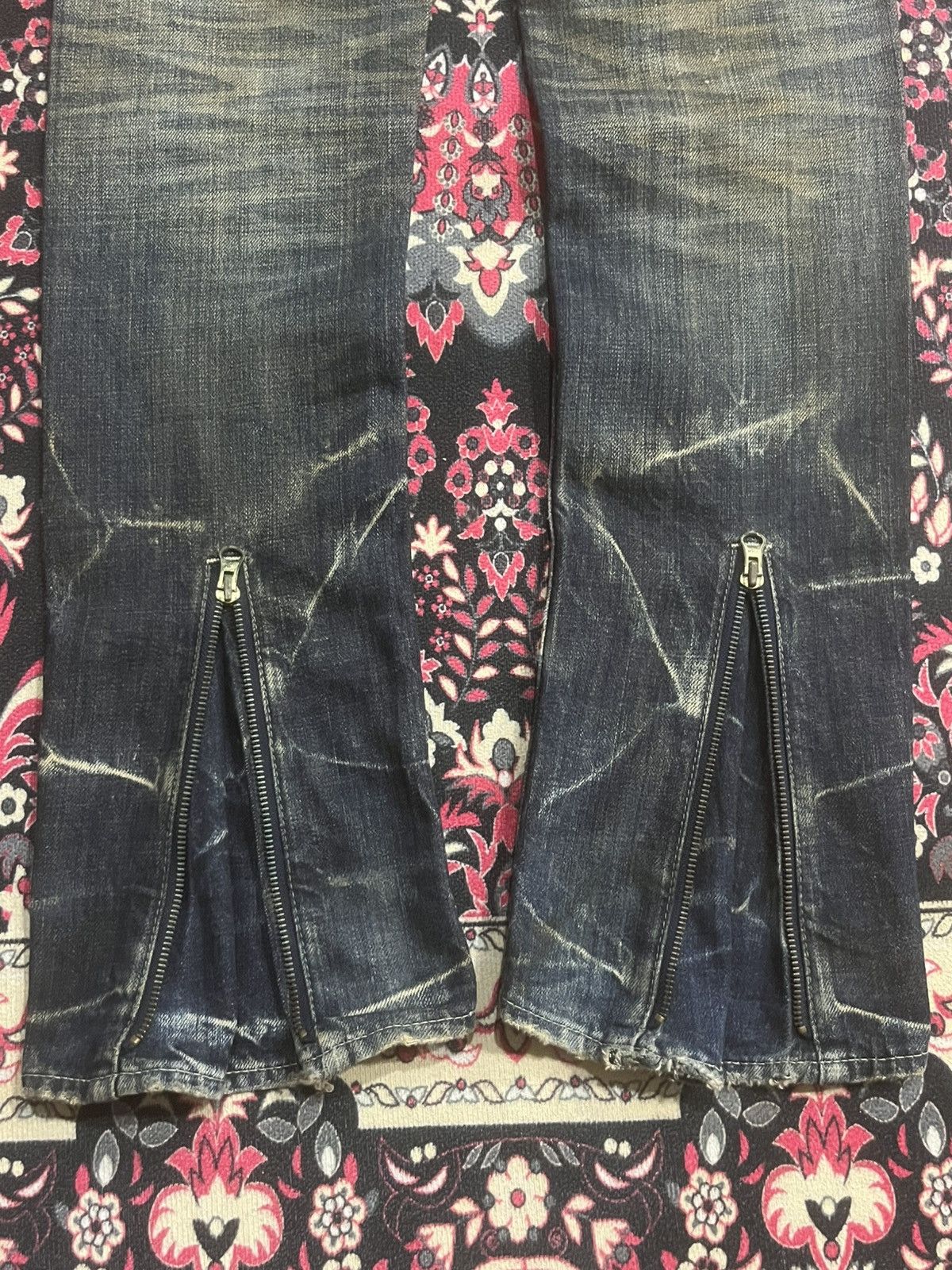 Undercover Varosh Blowout Distressed Mud Whisker Washed Zipper Leg Jean Size US 29 - 12 Thumbnail