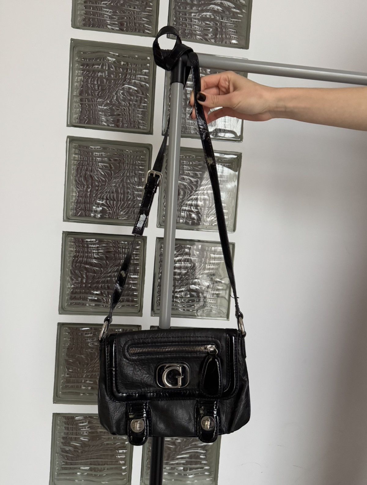 Guess × Japanese Brand × Vintage Guess Vintage Y2K Sexy Glam Crossbody Bag Size ONE SIZE - 1 Thumbnail