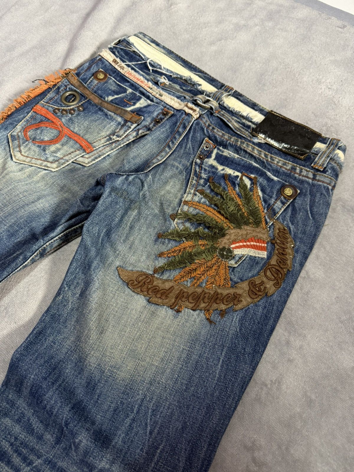 GOSTAR DE FUGA × LOWBOX Red Pepper Japan Native War Bonnet Embroidered Flared Jeans Size US 28 / EU 44 - 3 Thumbnail
