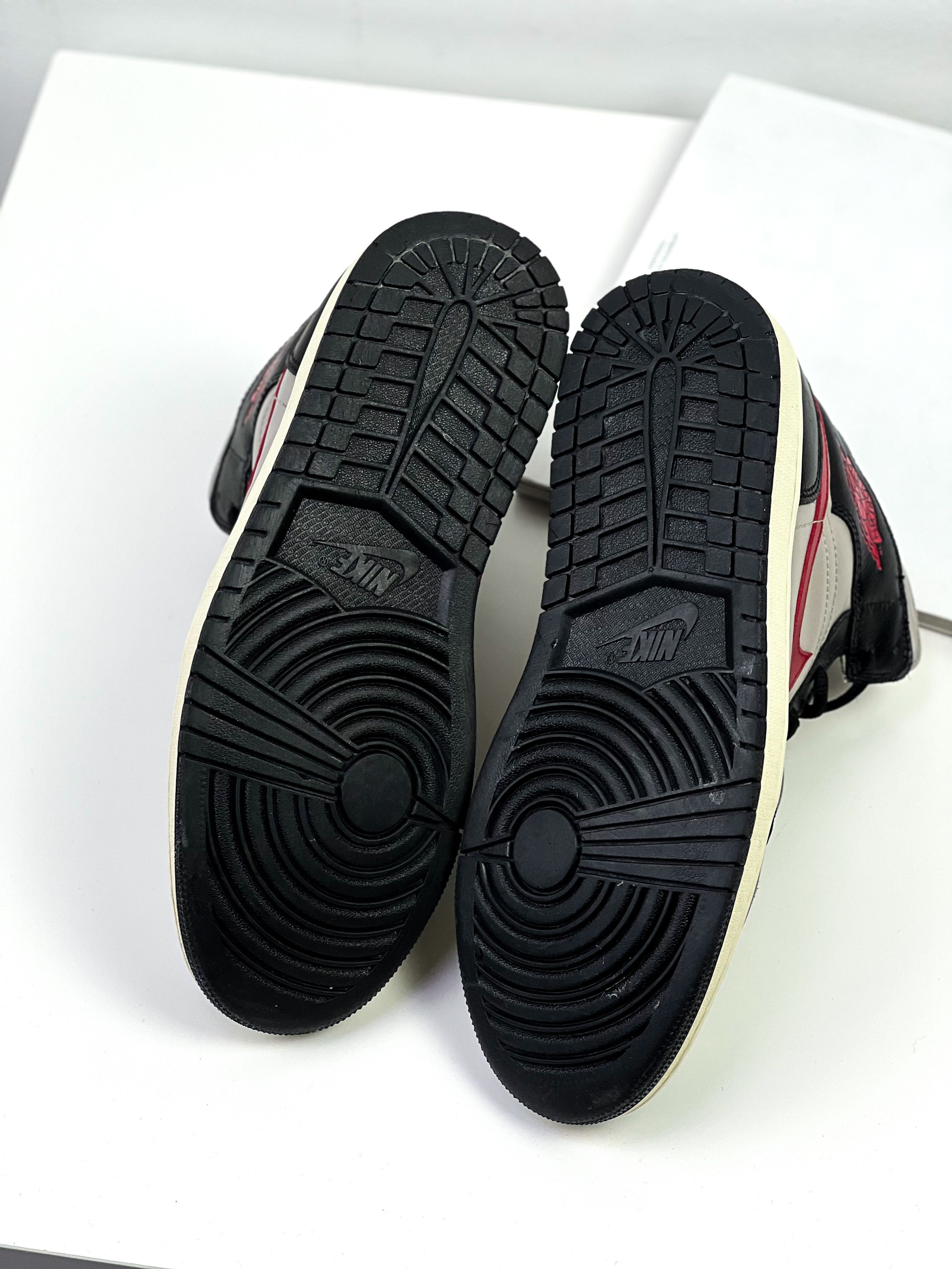 Jordan Brand × Nike Air Jordan 1 Mid Size US 9 / EU 42 - 8 Thumbnail