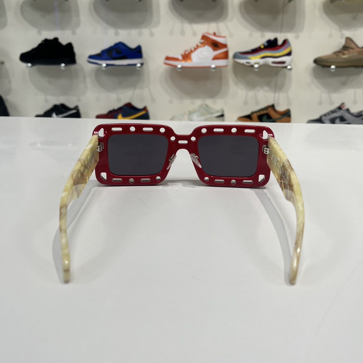 Off-White Off-White Atlantic Cut-Out Detail Square Frame Sunglasses Size ONE SIZE - 4 Thumbnail