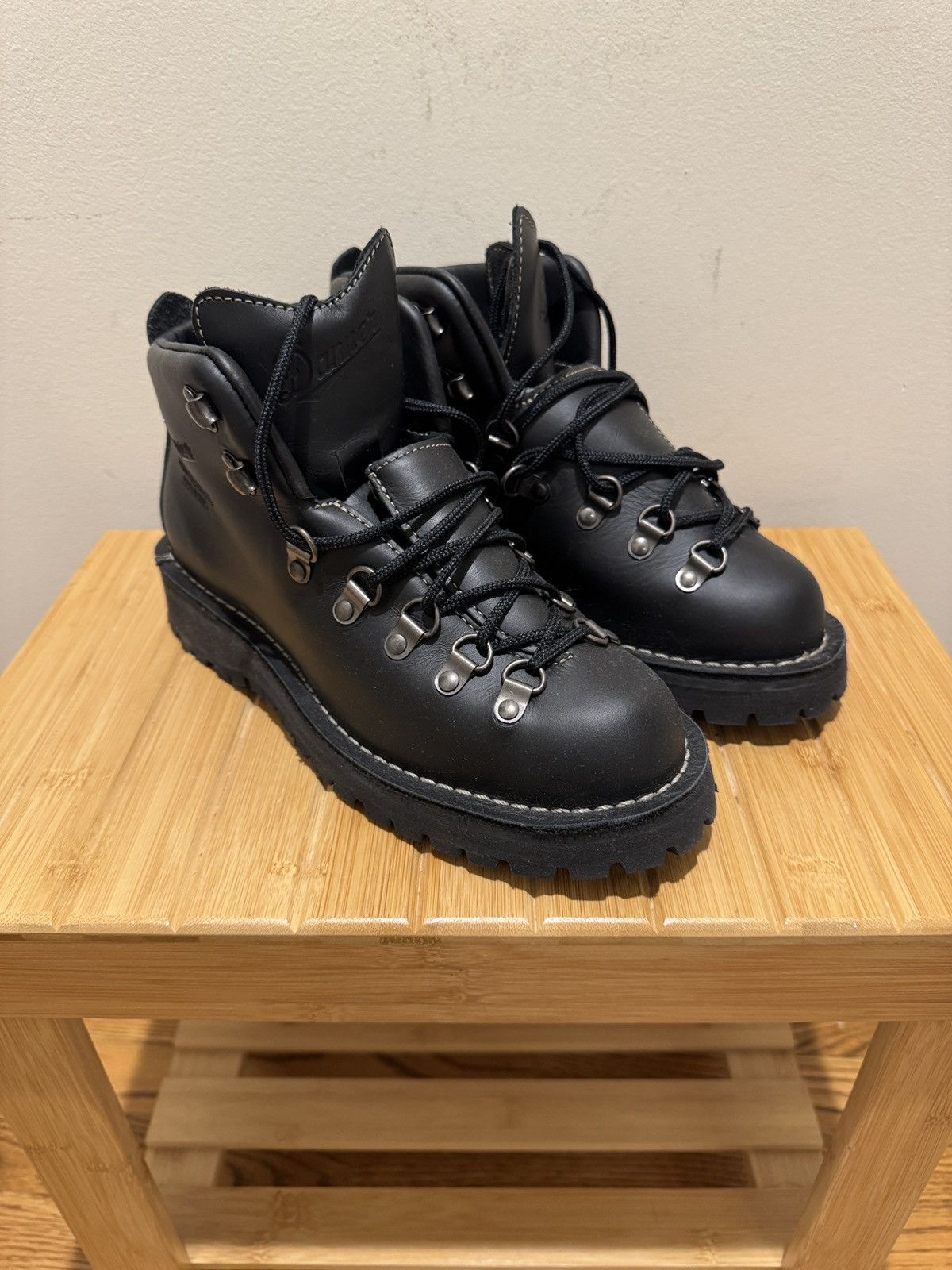 Danner Danner Mountain Light II Black Gore-Tex BNIB 6.5EE Size US 6.5 / EU 39-40 - 4 Thumbnail