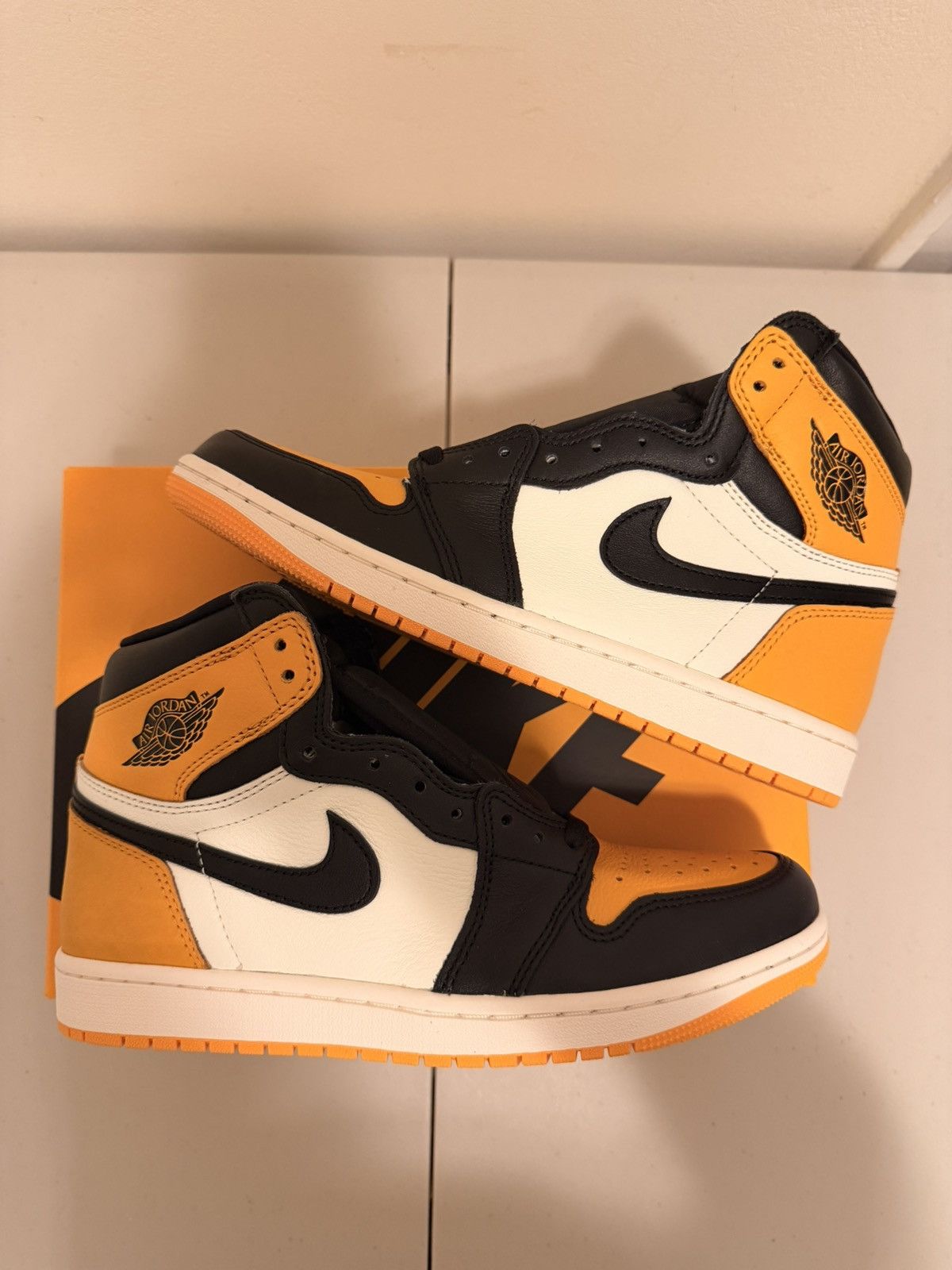Jordan Brand Air Jordan 1 Retro High Taxi Size 8.5 Size US 8.5 / EU 41-42 - 1 Thumbnail