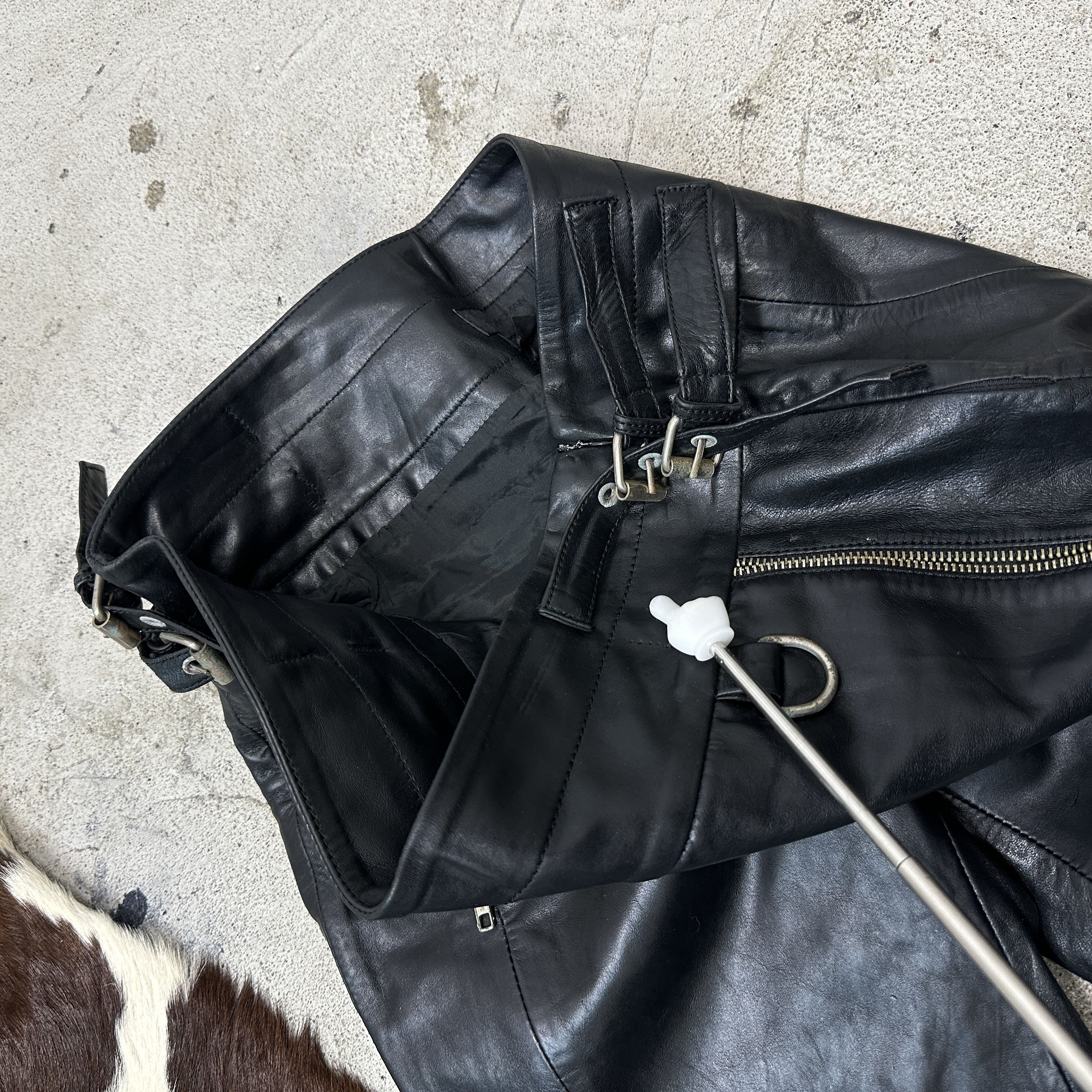 Vintage Vintage Leather Buckled Grunge Trousers Y2K Size 26" / US 2 / IT 38 - 4 Thumbnail