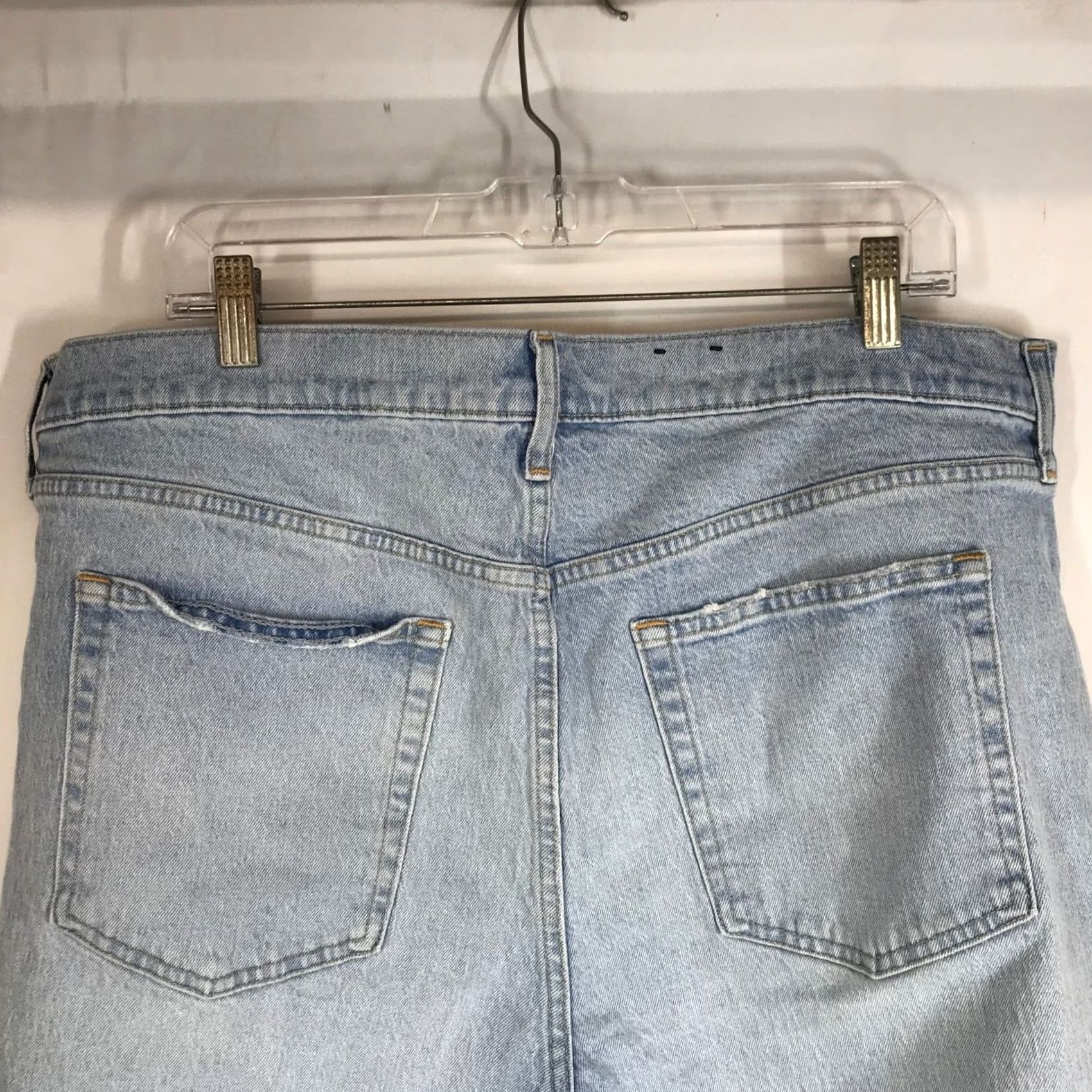 Gap GAP Cheeky Midi Shorts Denim Light Wash High Rise 35 Blue Women Regular Pocket Fringe Button Distressed 4 in Inseam 35 in Waist 35 in Sh Size 24" / US 00 / IT 34 - 5 Thumbnail