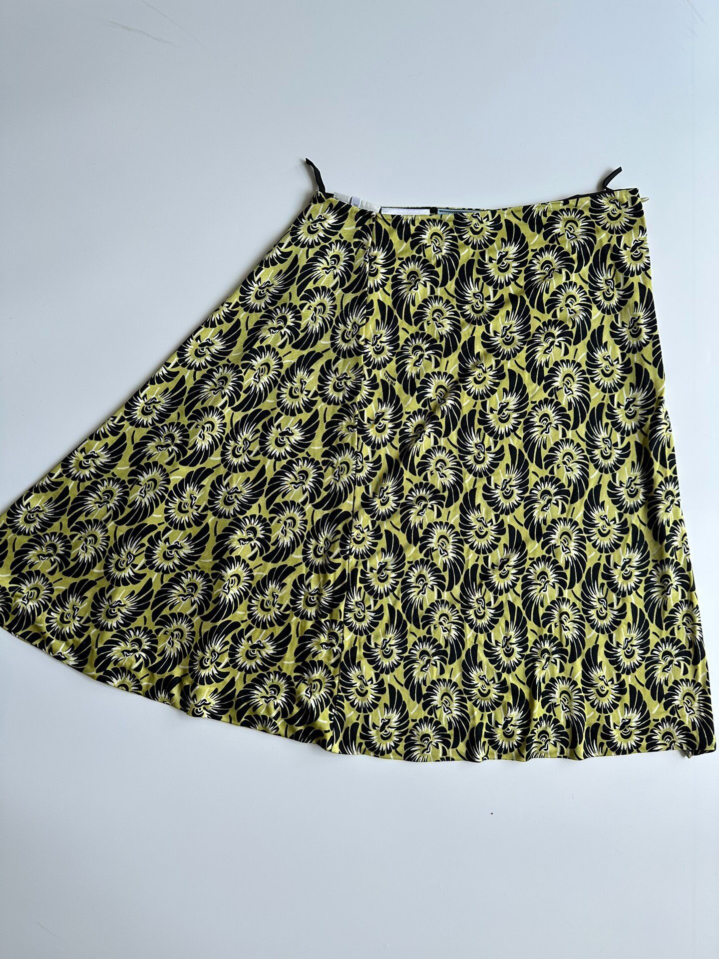 Prada Prada Floral side-zipper skirt| Size 28" / US 6 / IT 42 - 5 Thumbnail