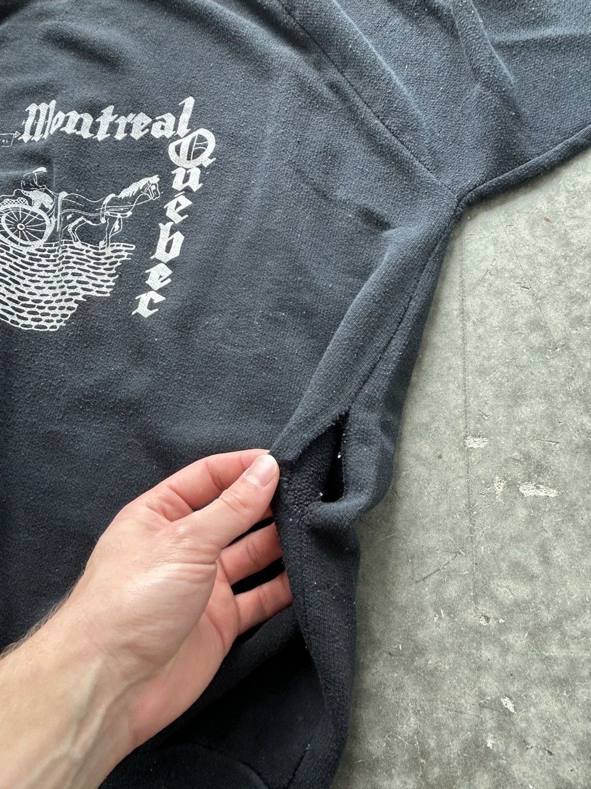 Vintage Vintage 90s Montreal Quebec Raglan Sweatshirt Size US M / EU 48-50 / 2 - 5 Thumbnail