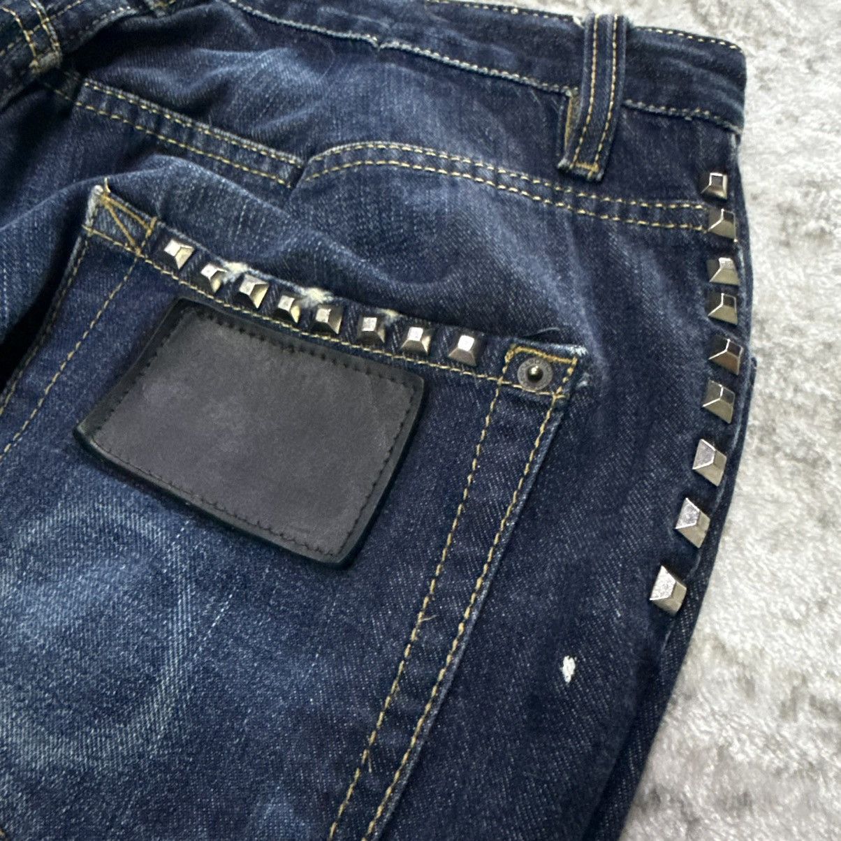 Dsquared2 2000s Dsquared2 Distressed Studded Carrot Cut Denim Pants Size US 30 / EU 46 - 15 Thumbnail