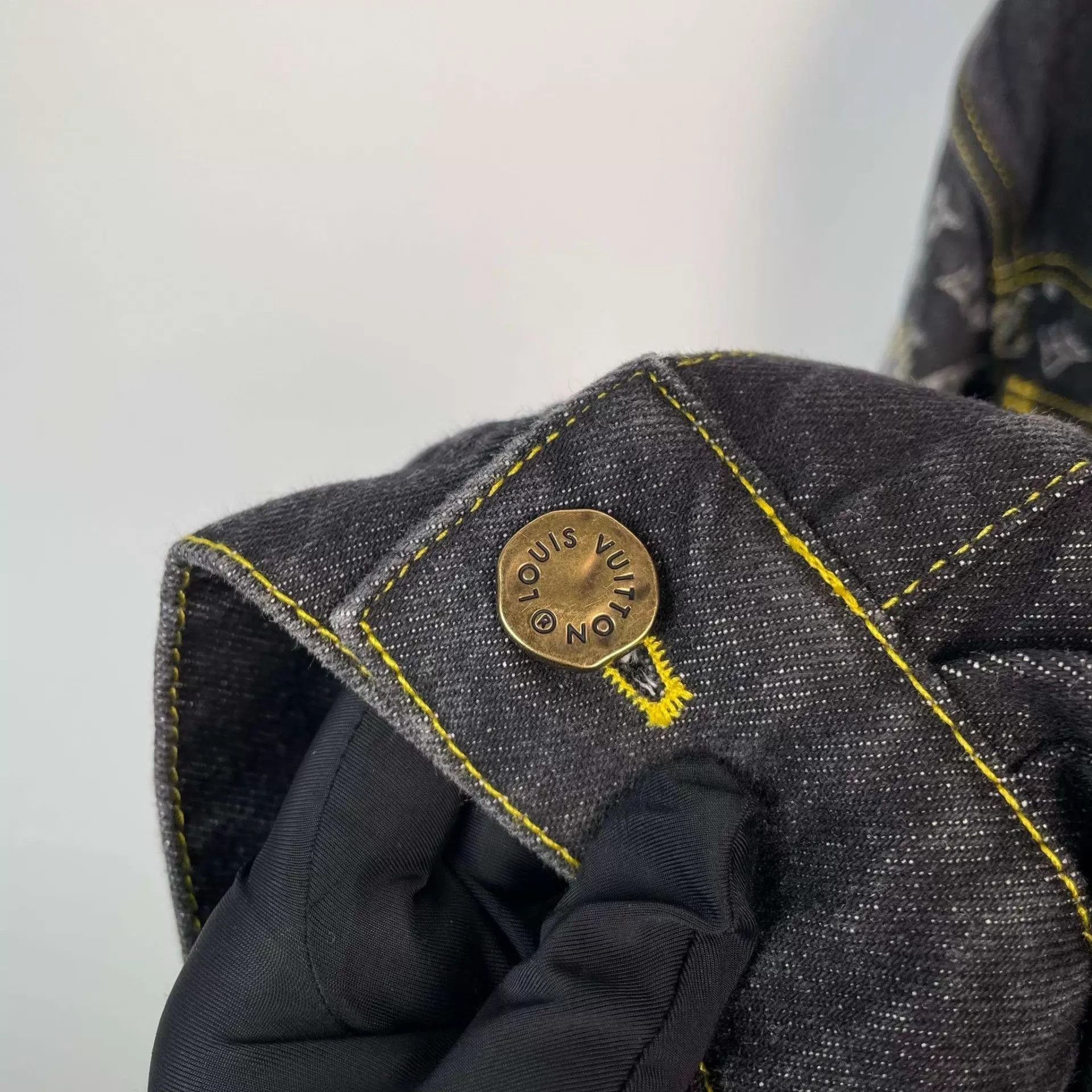 Louis Vuitton LV 97 New Denim All Over Logo Jacket Size US S / EU 44-46 / 1 - 6 Thumbnail