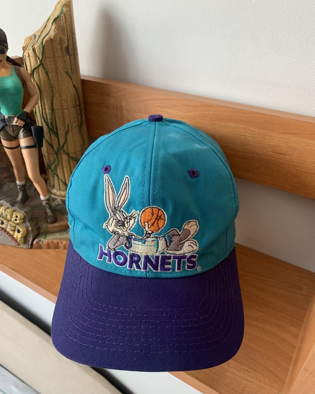 NBA × Vintage × Warner Bros 1993 Vintage Looney Tunes x NBA Buga Charlotte Hornets Cap Size ONE SIZE - 1 Thumbnail