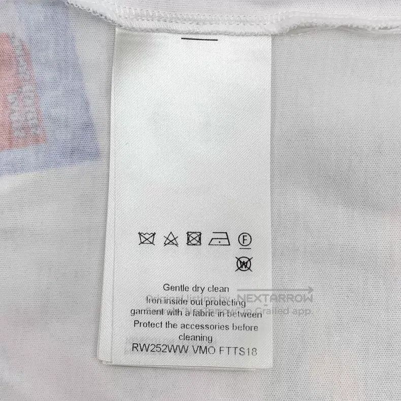 Louis Vuitton Louis Vuitton 25 white logo full print cotton crew neck sh Size US L / EU 52-54 / 3 - 7 Thumbnail