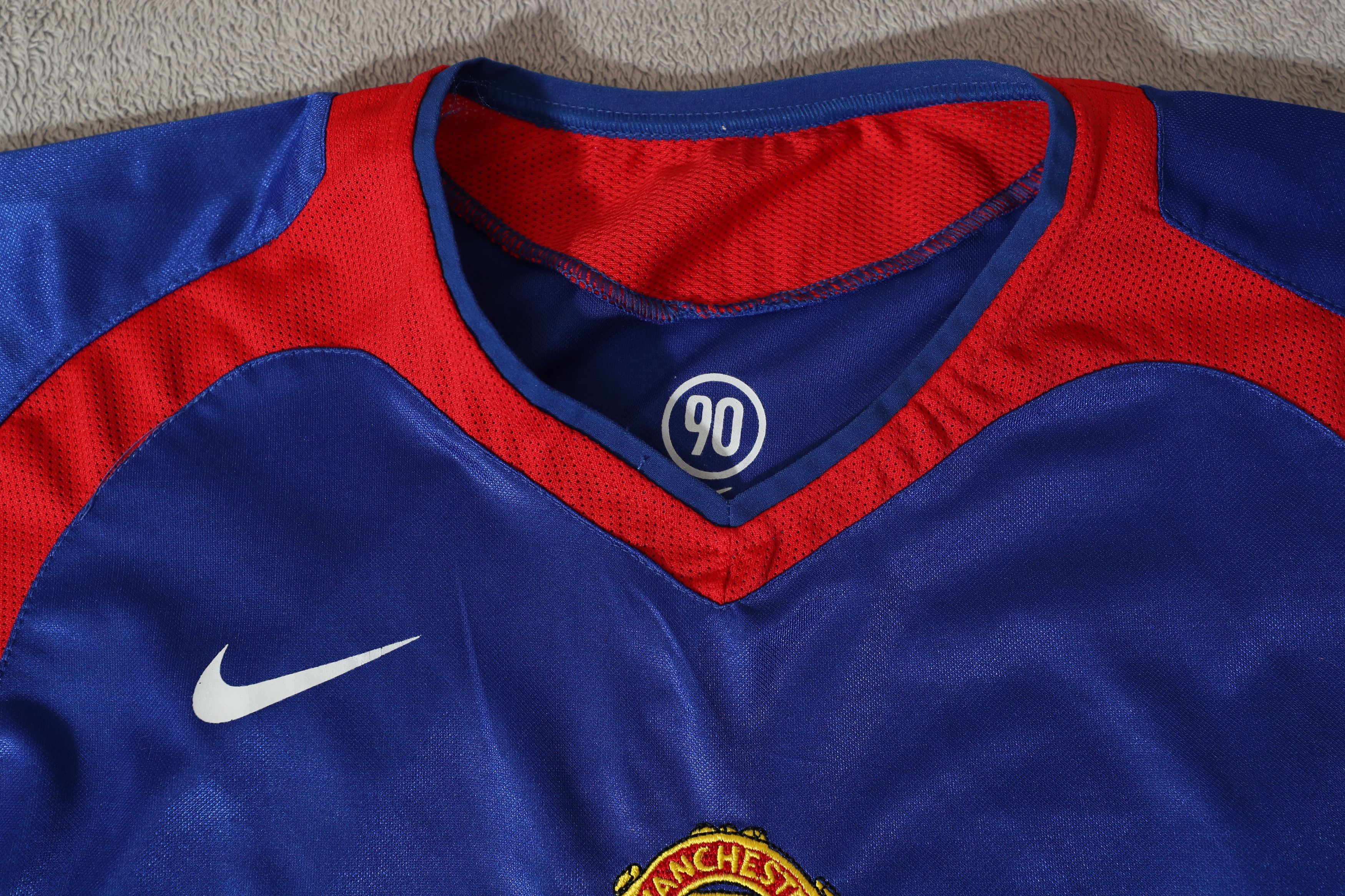 Nike Manchester United 2004/06 Away Soccer Jersey (M) Size US M / EU 48-50 / 2 - 6 Thumbnail