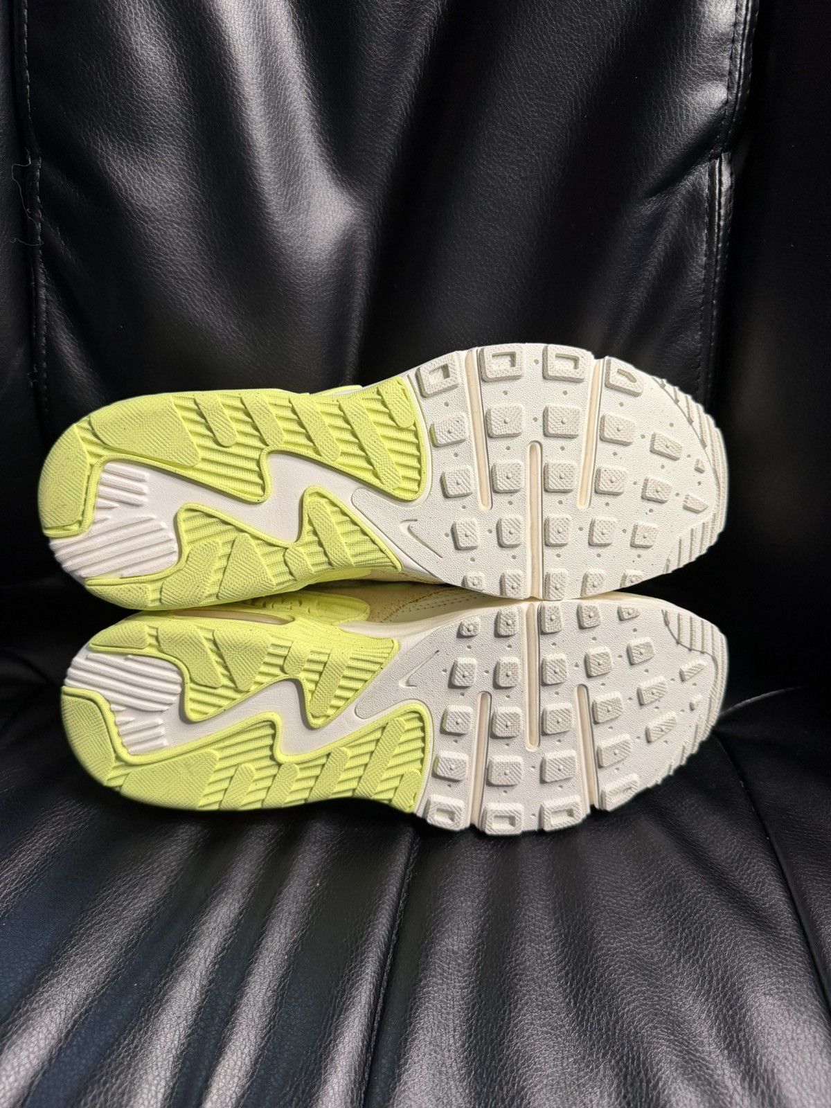 Nike Nike Air Max Excee Alabaster Light Lemon Twist 8.5W/7M Size US 8.5 / IT 38.5 - 6 Thumbnail