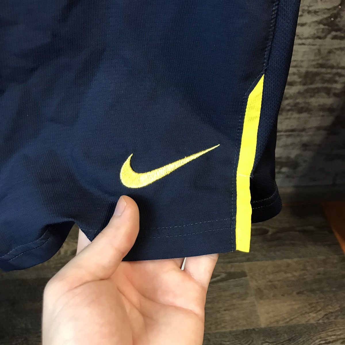 Vintage Vintage FC Barcelona Nike shorts, size L Size US 34 / EU 50 - 3 Thumbnail