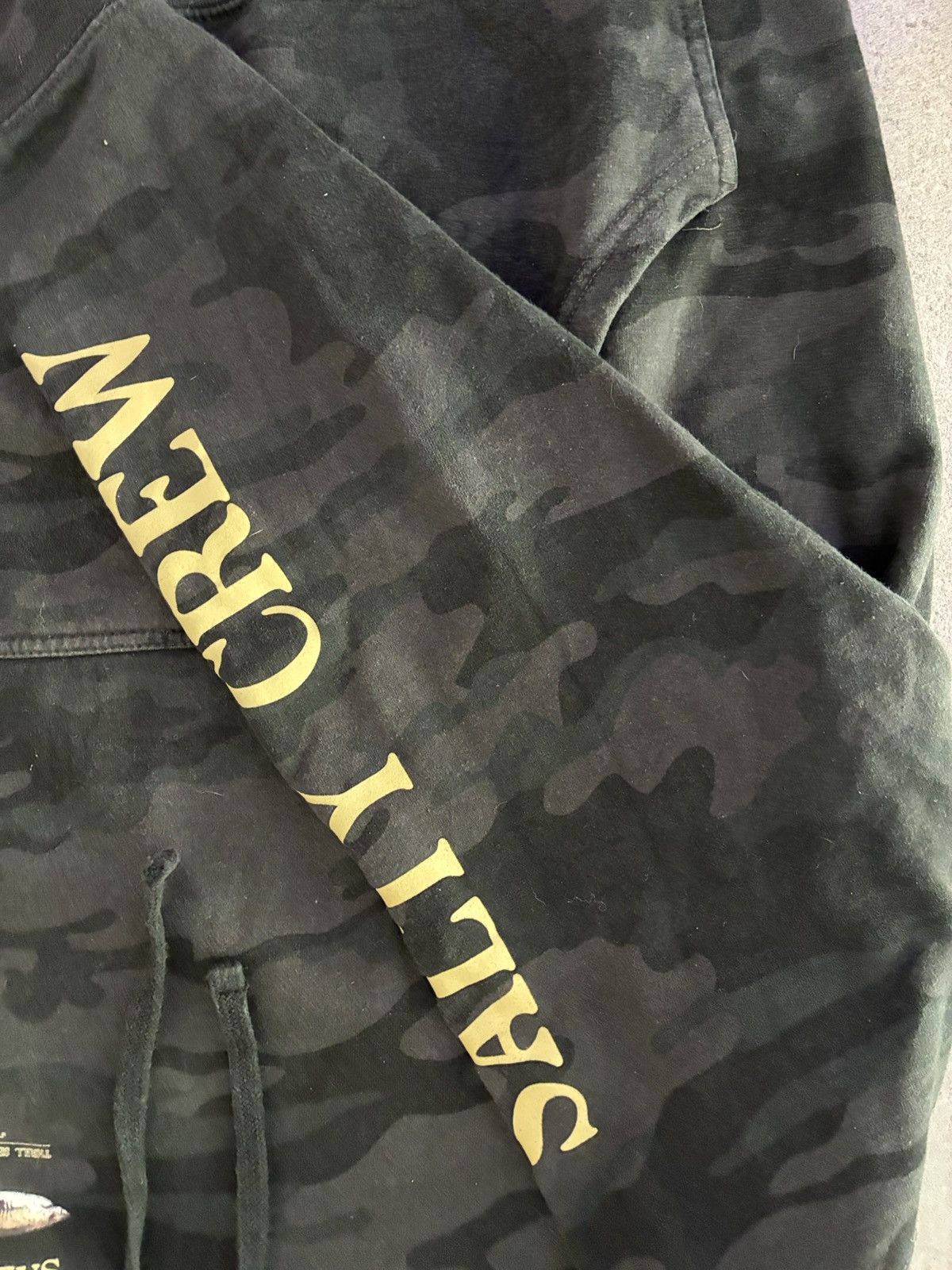Other Salty Crew Camo Hoodie Medium Shark Graphic Pullover Size US M / EU 48-50 / 2 - 5 Thumbnail