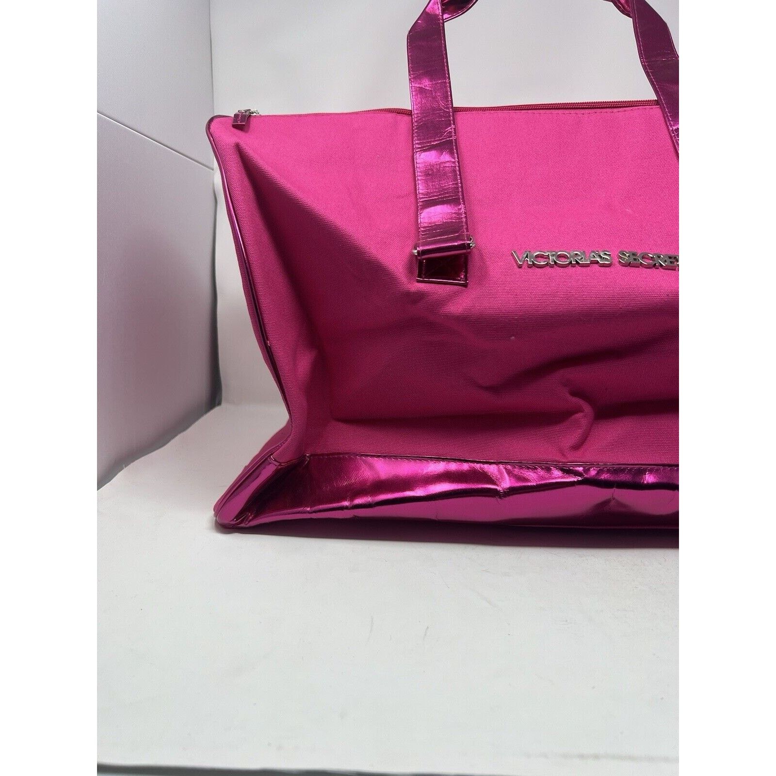 Victoria's Secret Victoria's Secret Travel Tote Bag Hot Pink Foil NWT $99 MSRP Size ONE SIZE - 3 Thumbnail