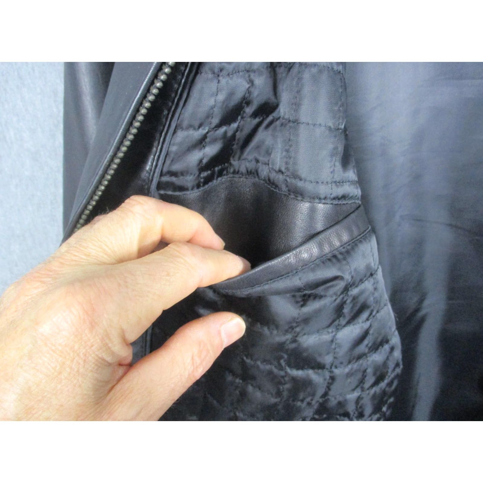 Vintage M Jacket Mens XL Black Leather Bomber Jacket Full Zip Lined Pockets Classic Mens XL Skin Size US XL / EU 56 / 4 - 7 Thumbnail