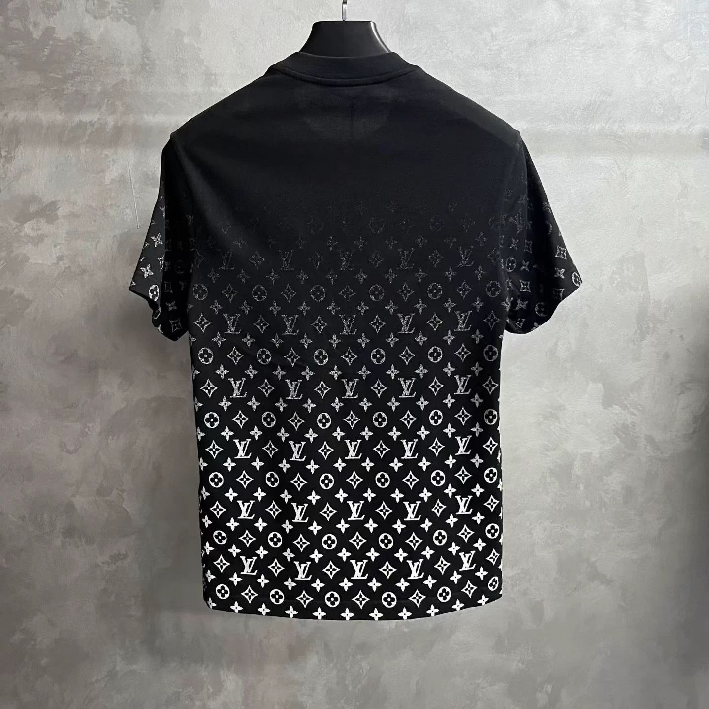 Louis Vuitton Louis Vuitton Black All Over Logo Gradient T-shirt XS Size US XS / EU 42 / 0 - 2 Thumbnail