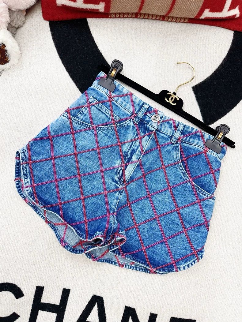 Chanel Chanel Beach Series Blue Diamond Plaid Denim Shorts Size 42" / US 20 - 1 Thumbnail