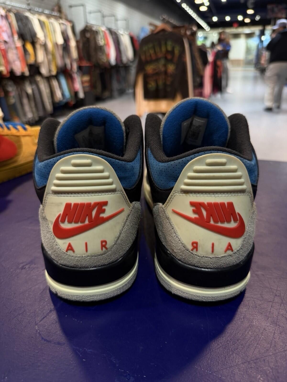 Jordan Brand Size 9.5 - Air Jordan 3 Retro OG Rare Air (IB8967-004) Size US 9.5 / EU 42-43 - 5 Thumbnail