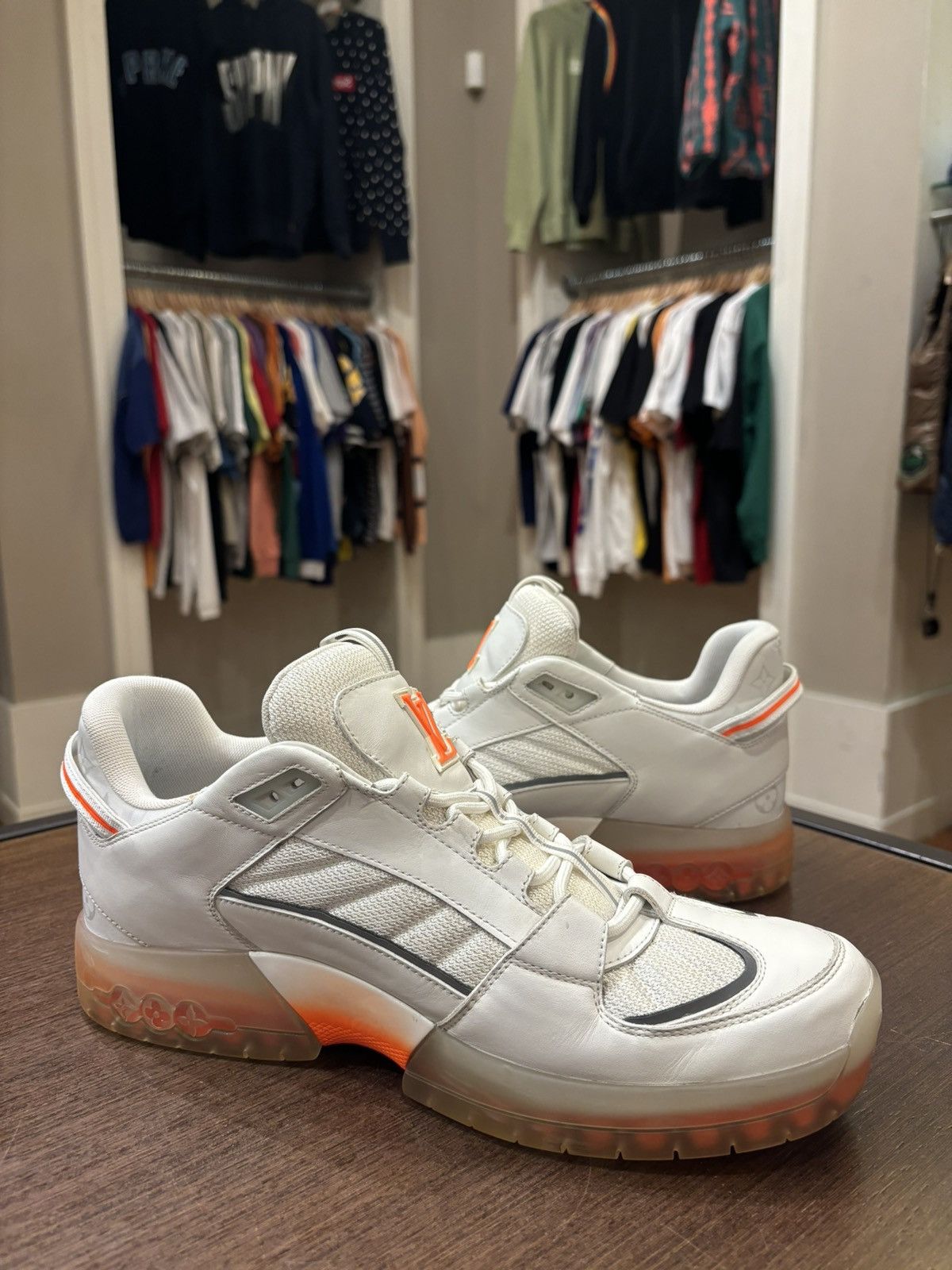 Louis Vuitton Louis Vuitton x Lucien Clark A View Sneaker White Size US 9 / EU 42 - 4 Thumbnail