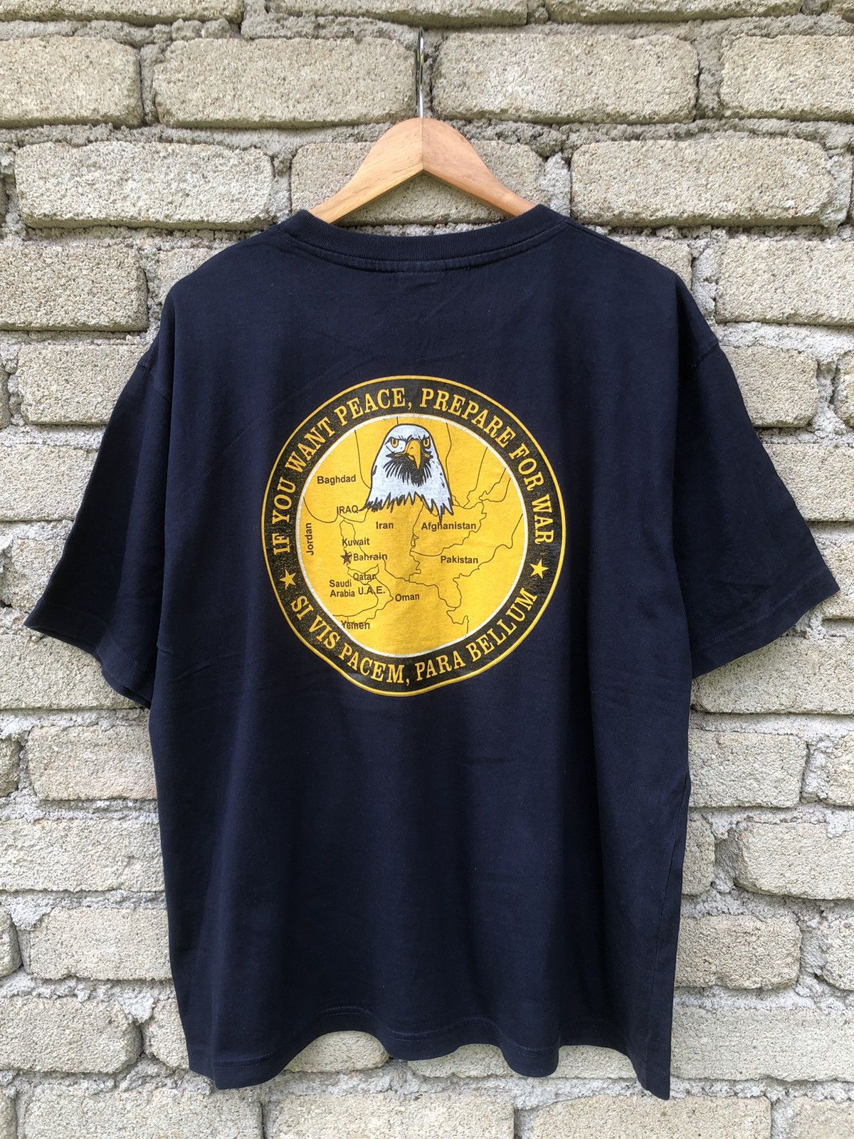 Avirex Vintage Operation Vigilant Marines MSS-3 DET Bahrain Tee Size US XL / EU 56 / 4 - 1 Thumbnail