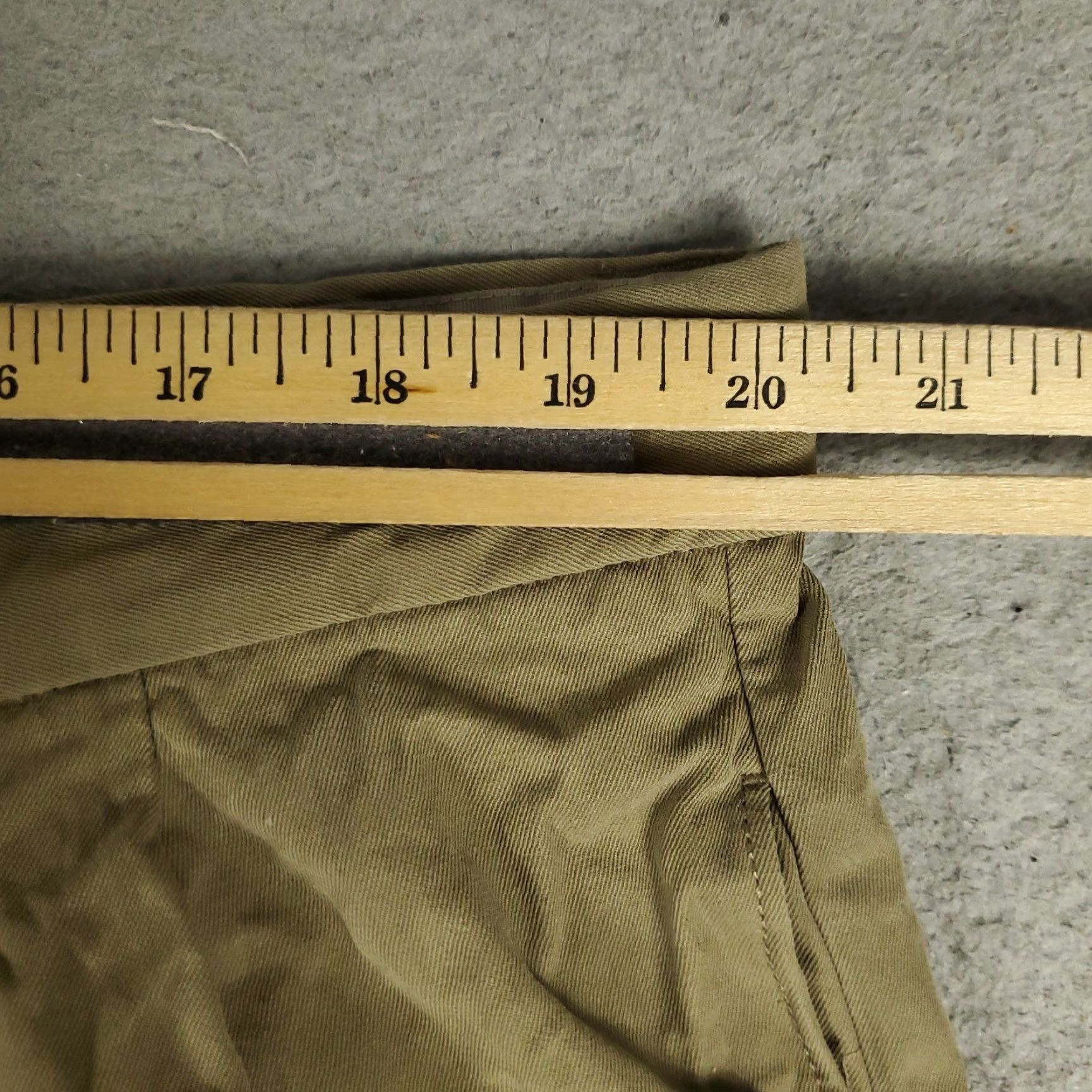 Tommy Bahama Tommy Bahama Shorts Mens Size 40 Beige Silk Pleated Slash Pockets Chino Size US 40 / EU 56 - 4 Thumbnail