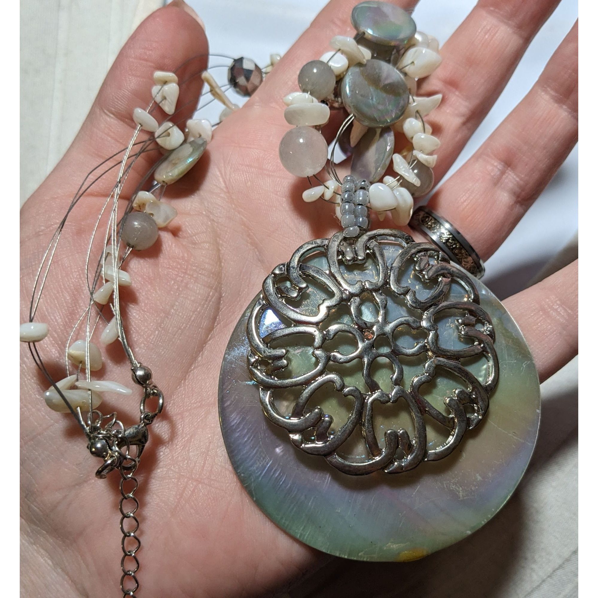Other Vintage Mermaidcore Grey Rainbow Shell Necklace Size ONE SIZE - 4 Thumbnail